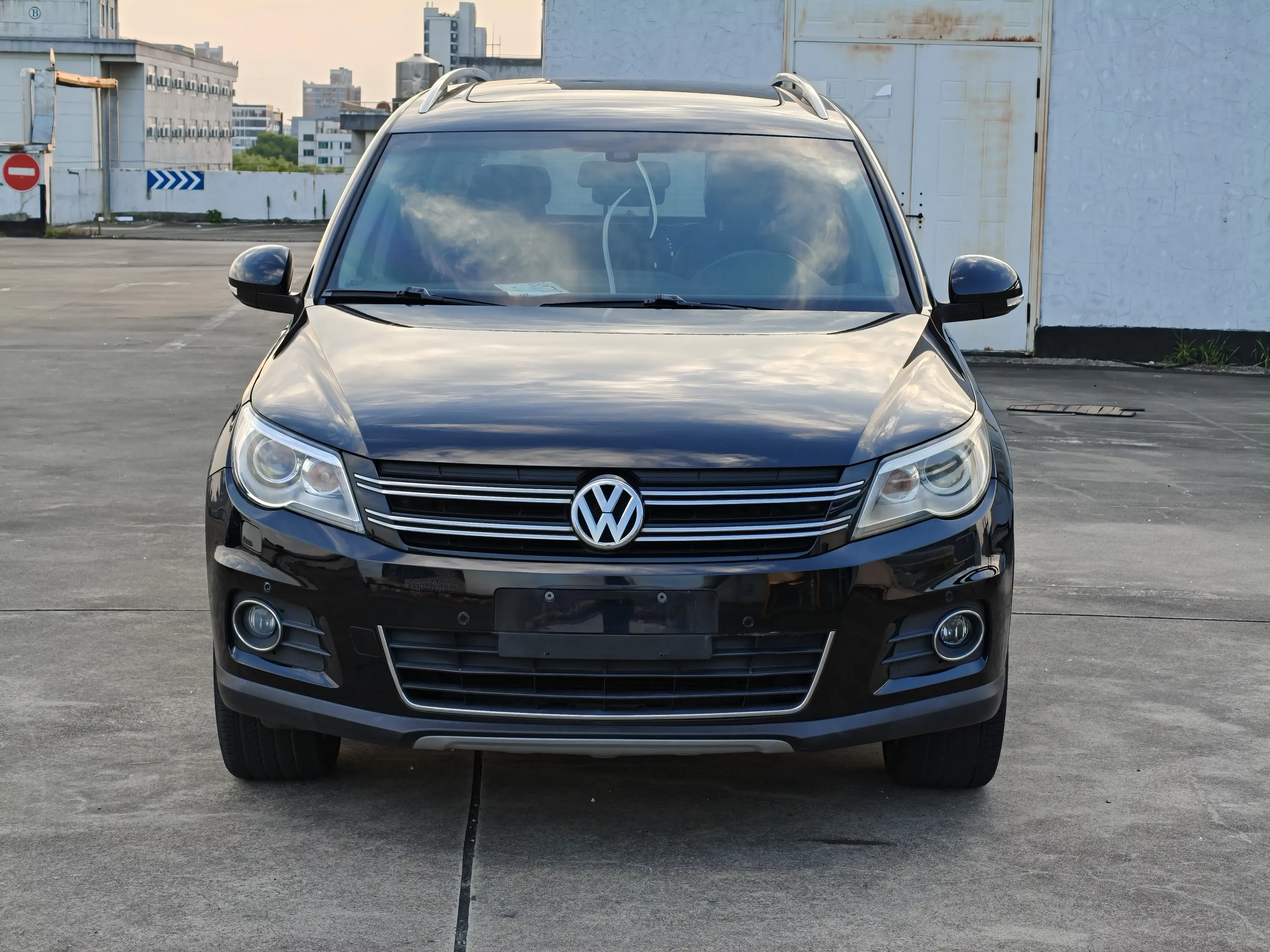 Volkswagen Tiguan (Tharu)