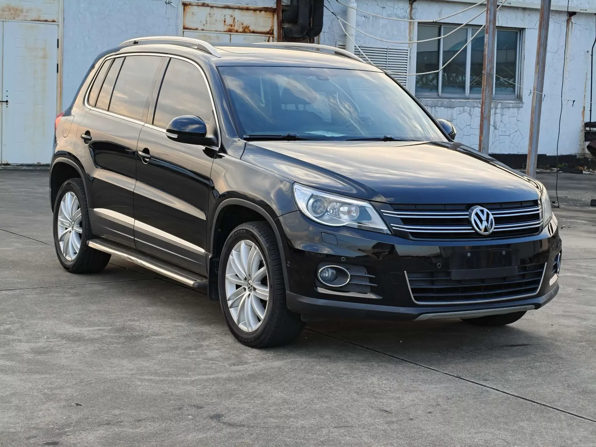 Volkswagen Tiguan (Tharu)