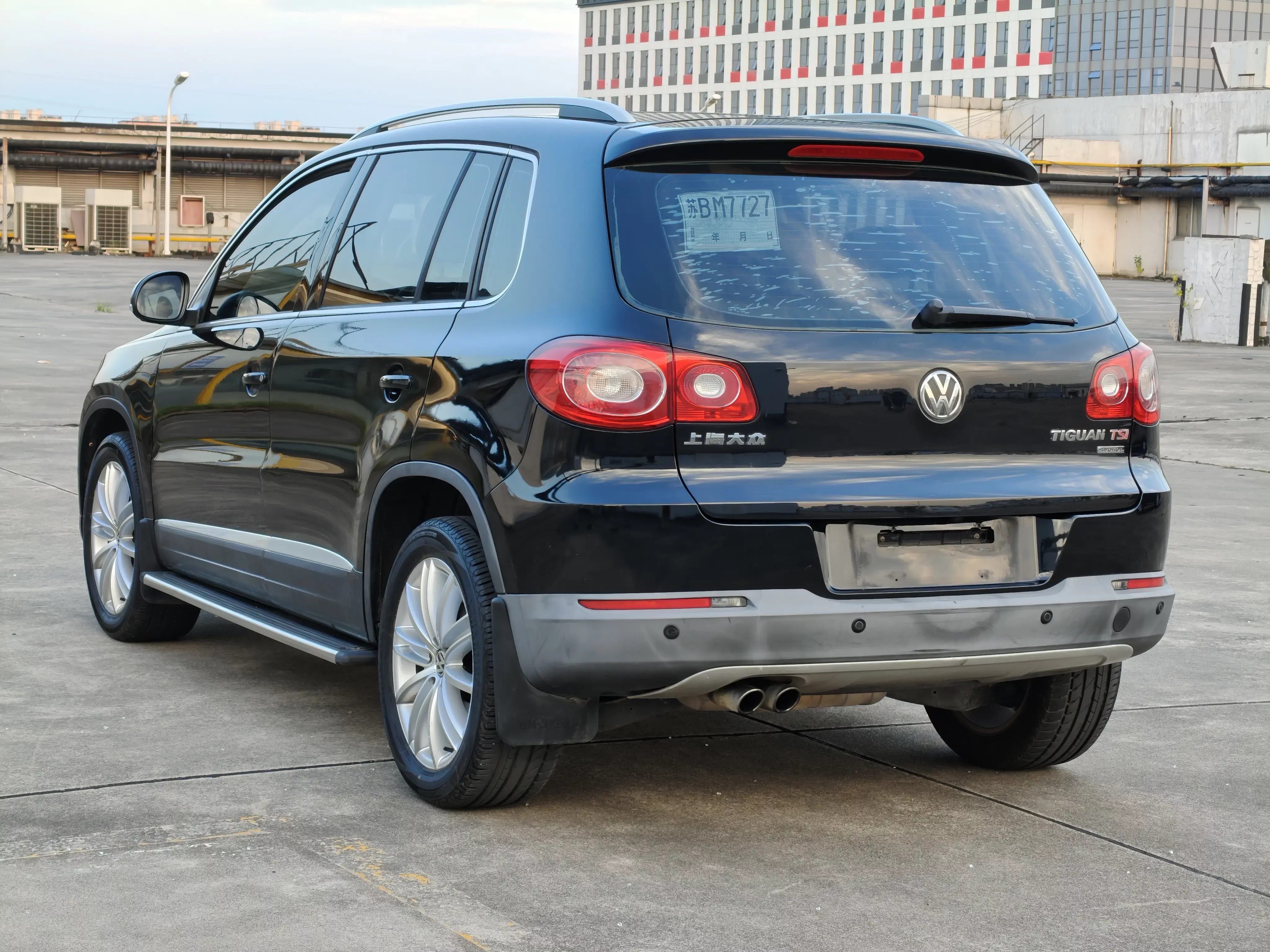 Volkswagen Tiguan (Tharu)