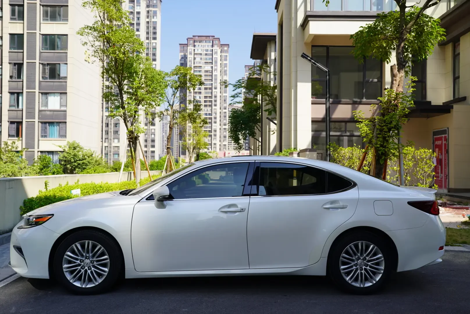 Lexus ES