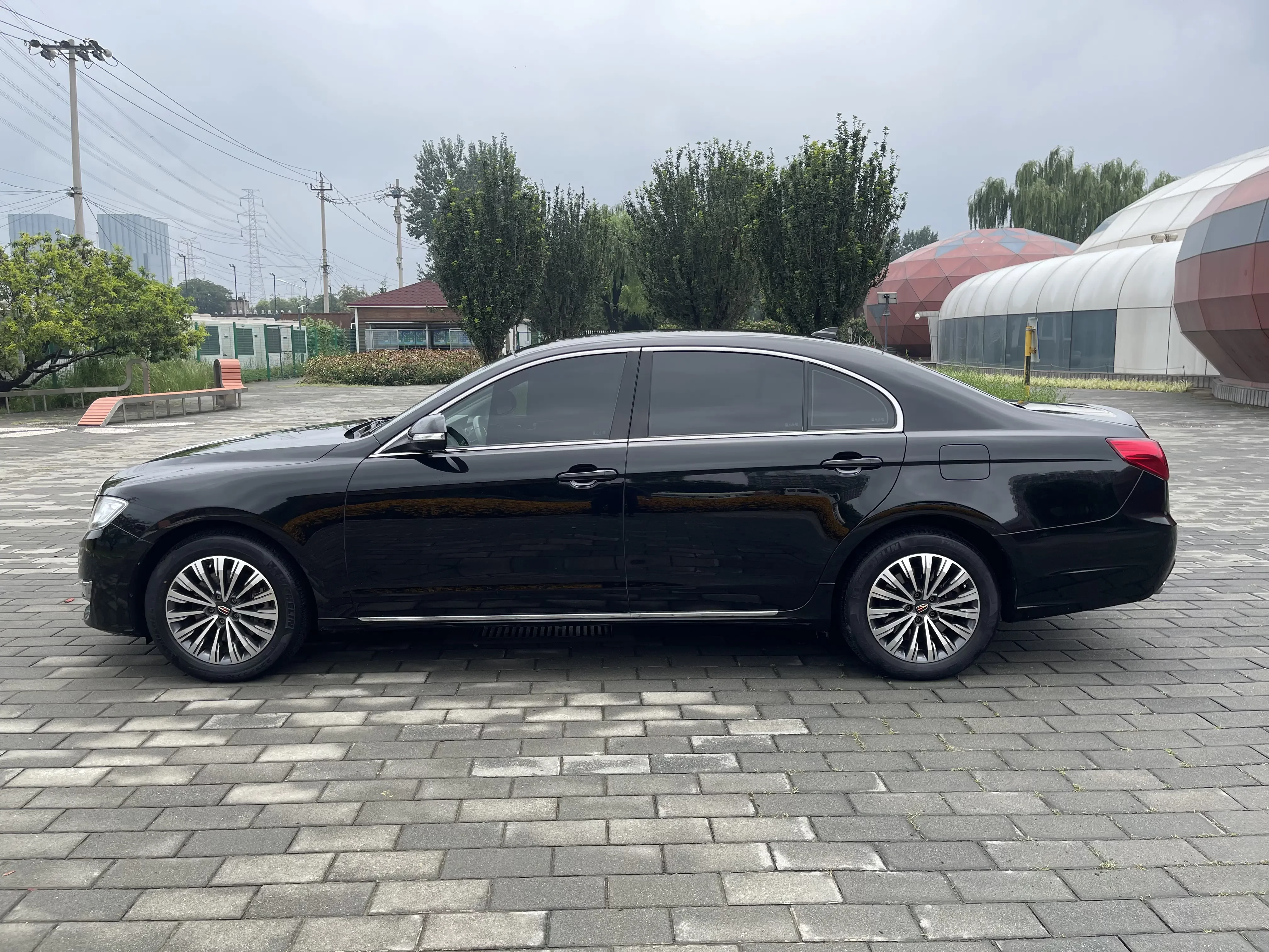 Hongqi H7