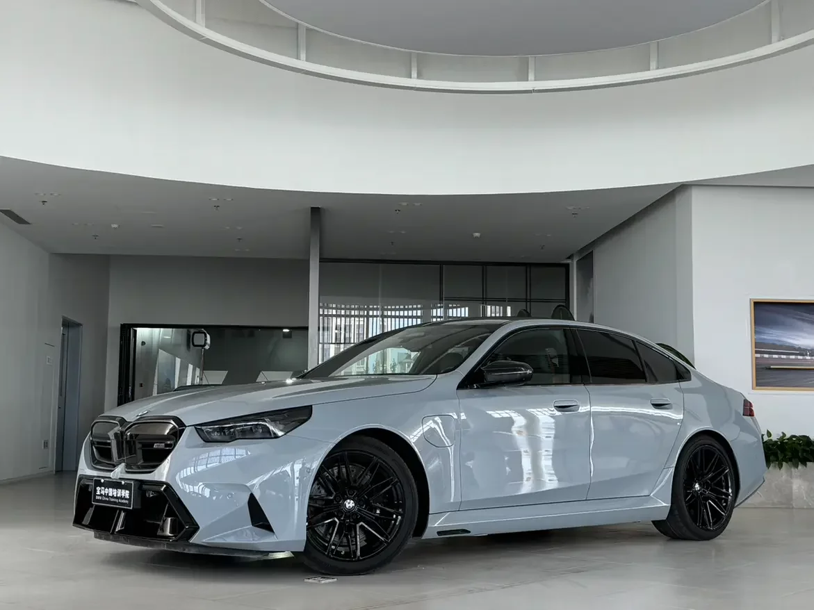 BMW M5 PHEV