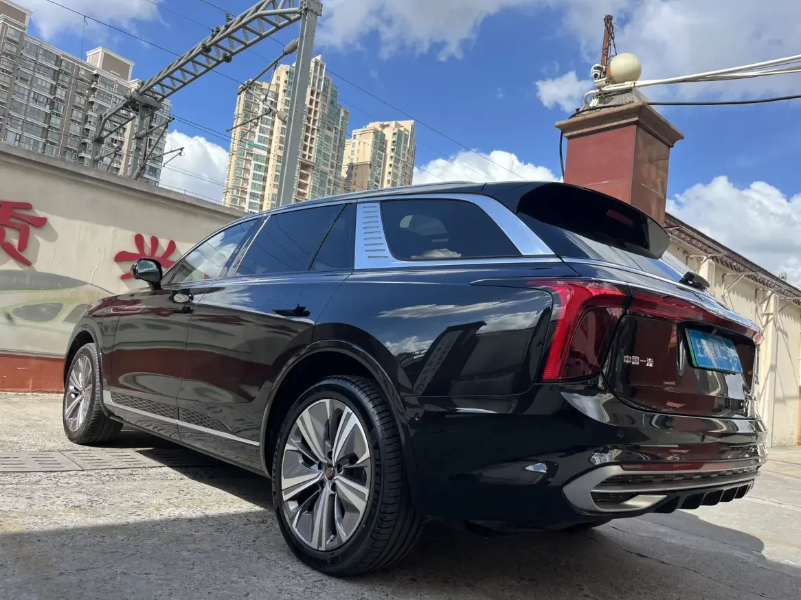 Hongqi E-HS9