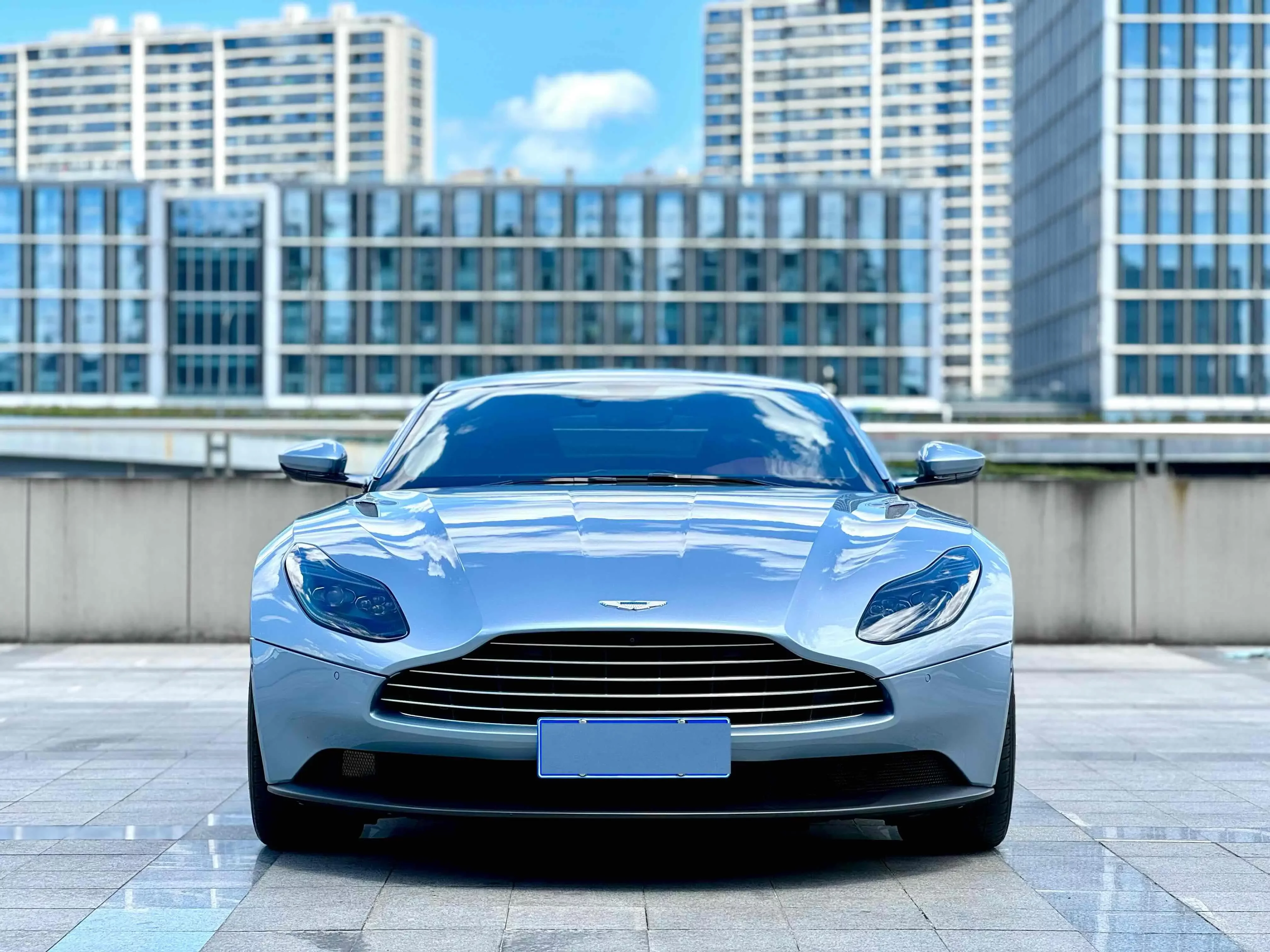 Aston Martin DB11