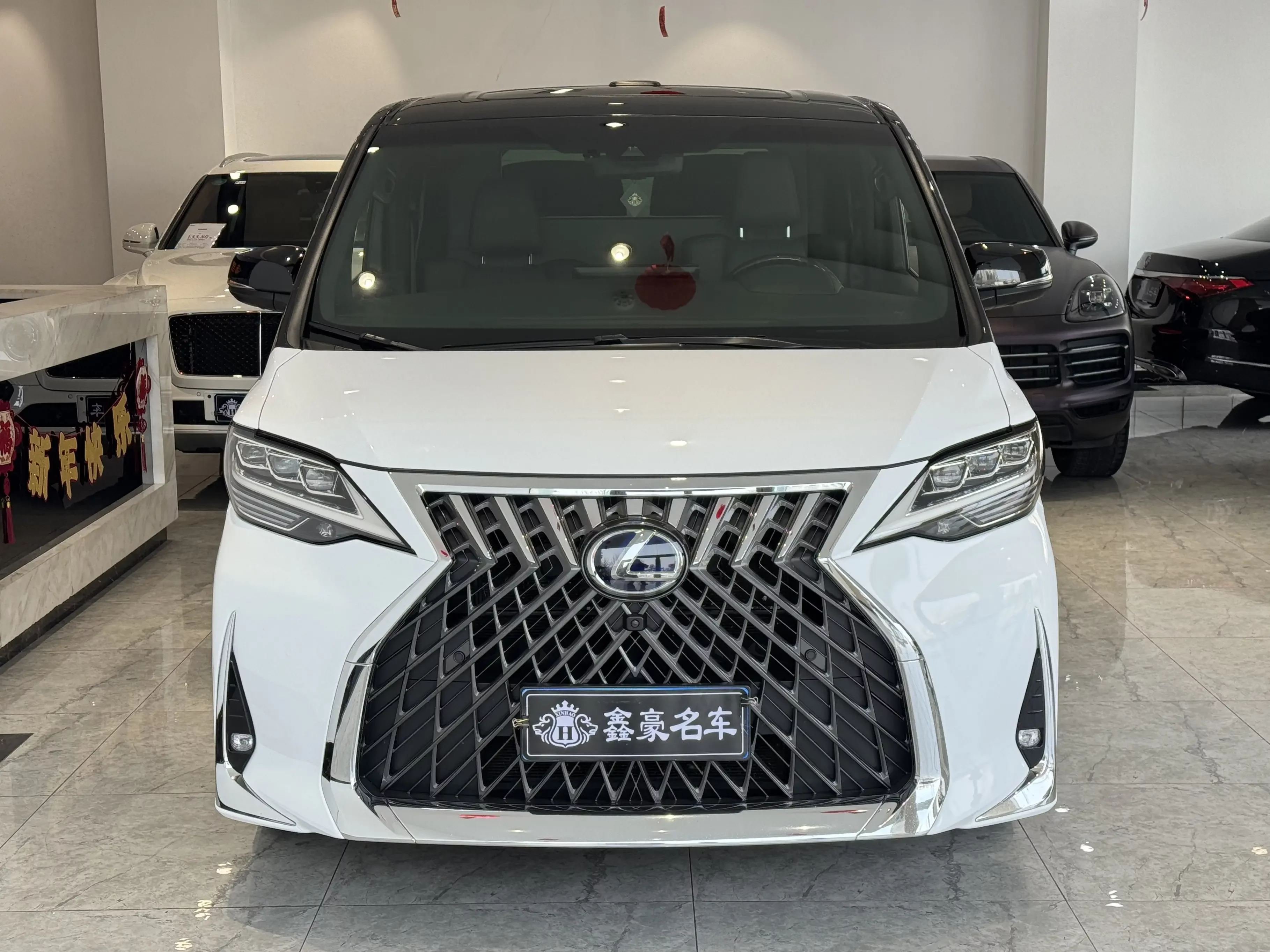 Lexus LM