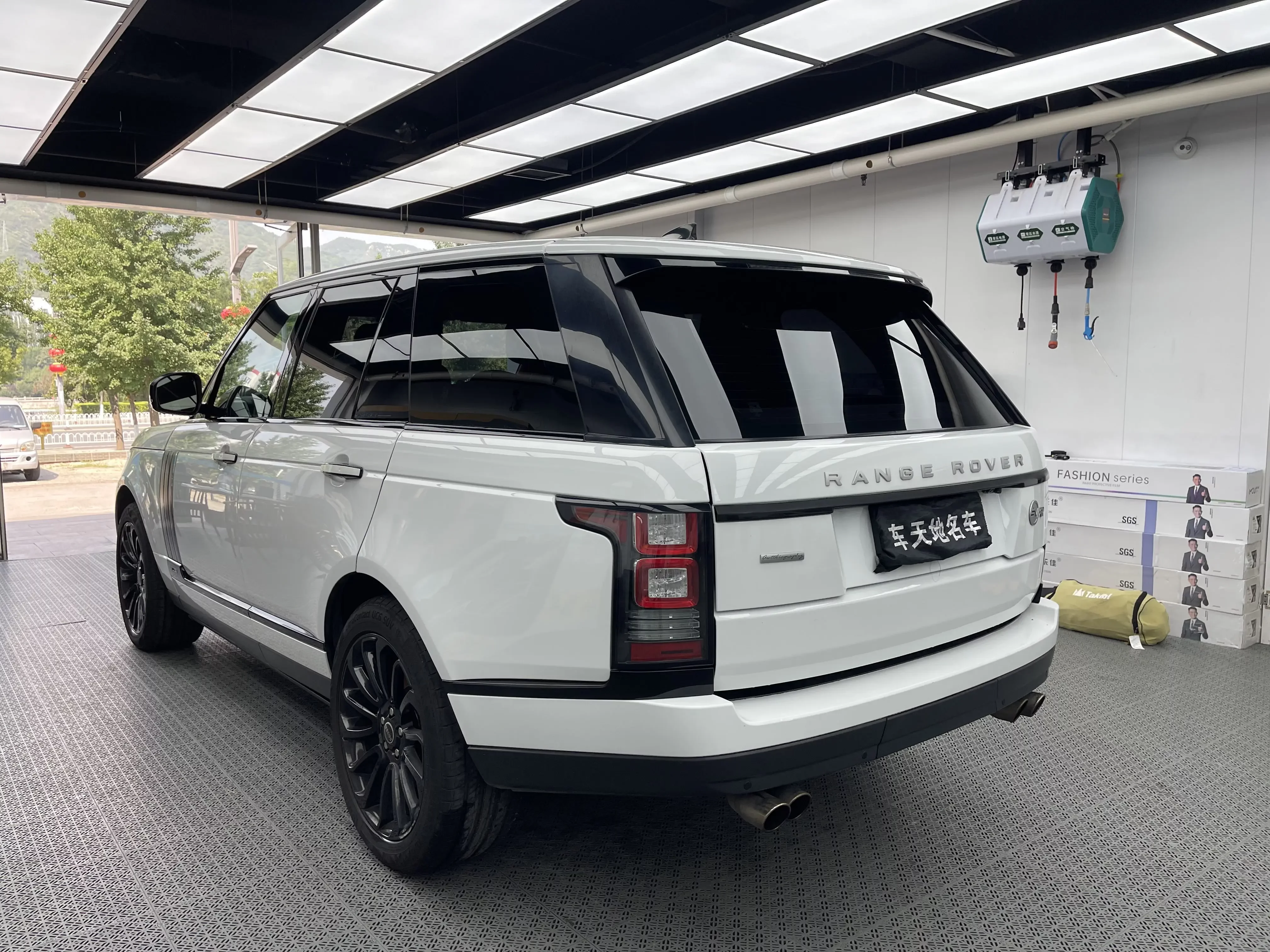 Land Rover range rover