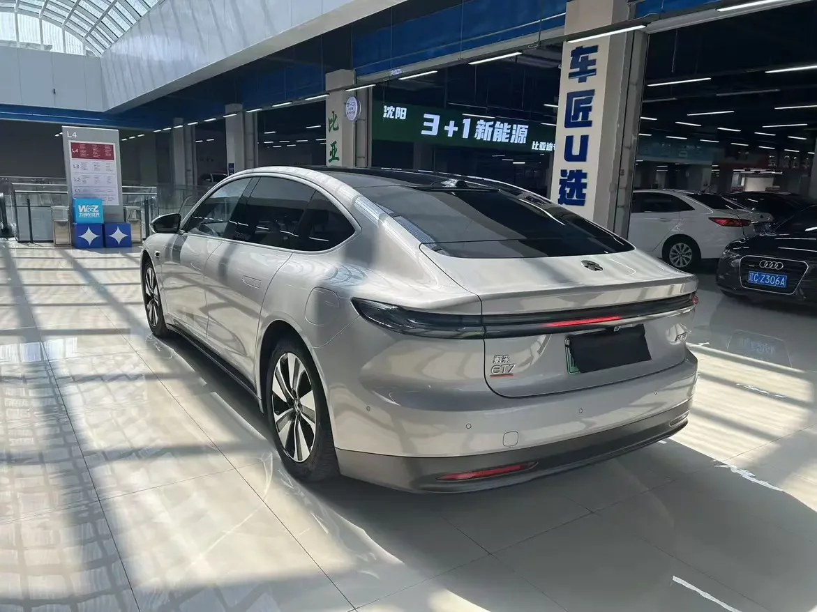 NIO ET7