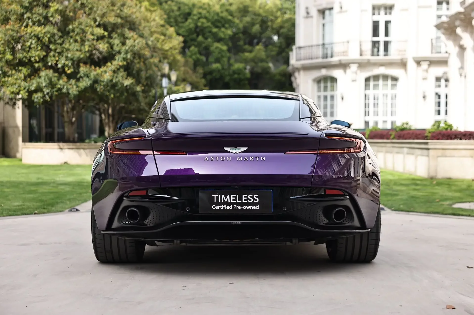 Aston Martin DB12