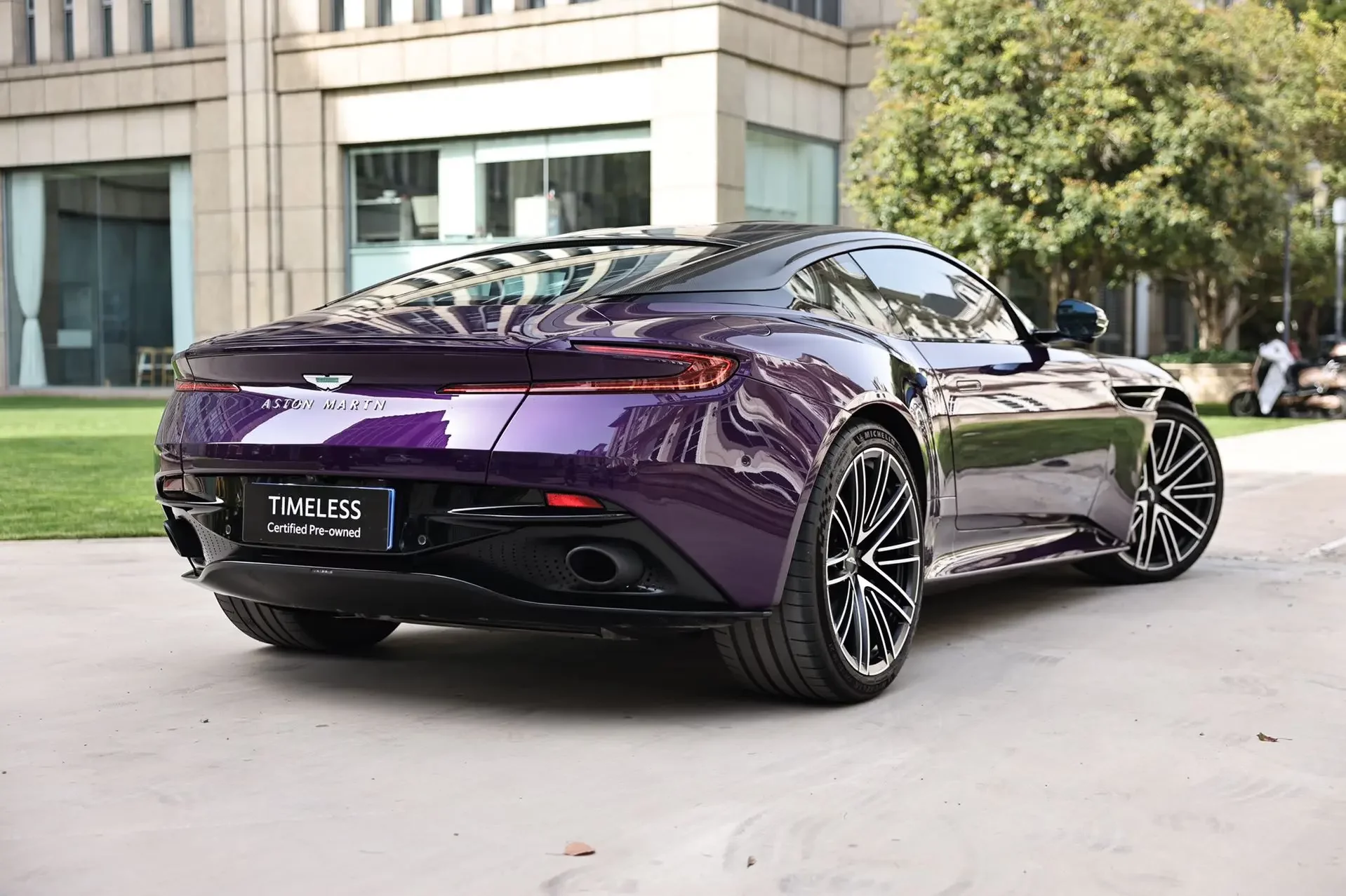 Aston Martin DB12