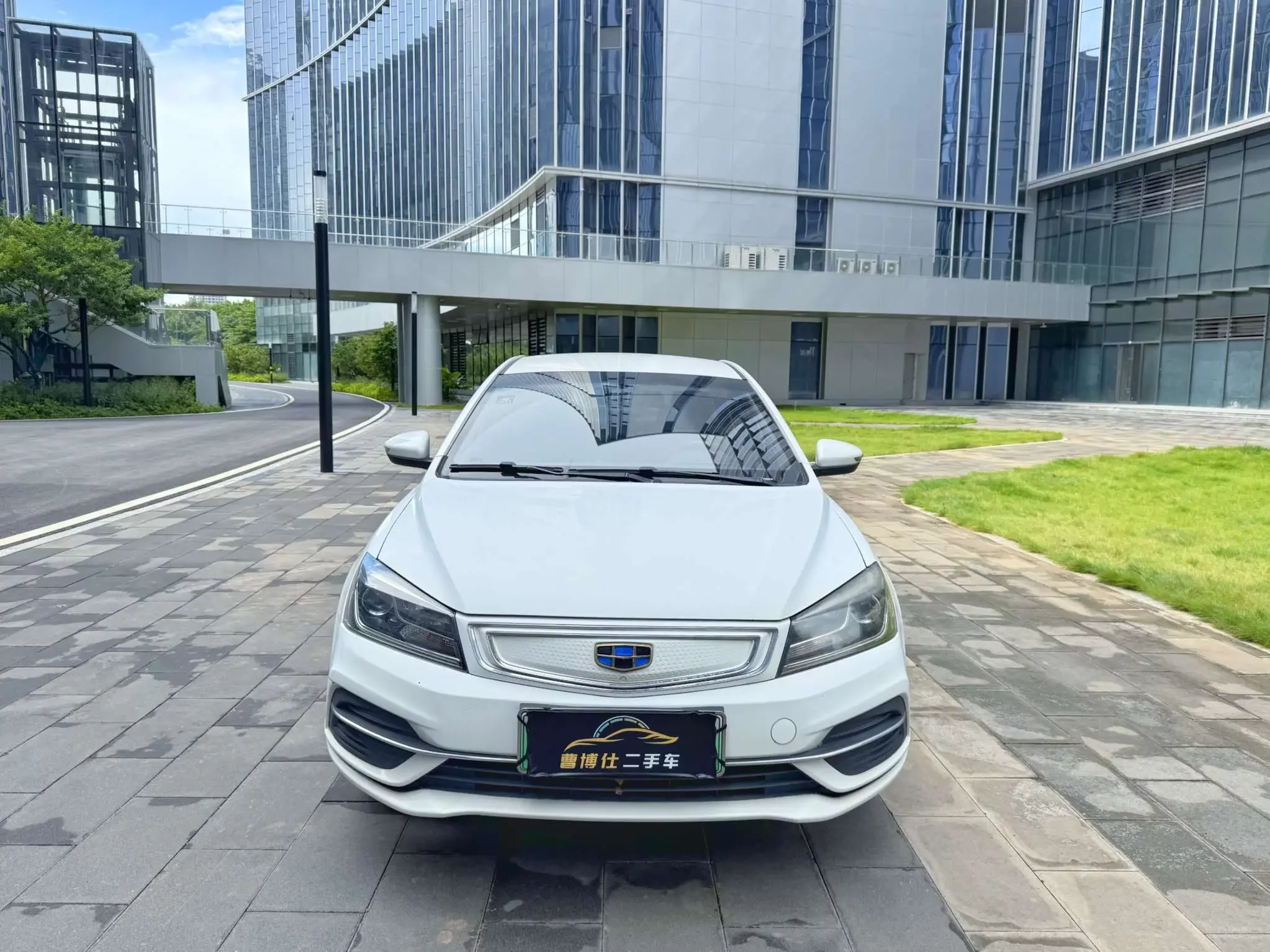 Geely Emgrand EV