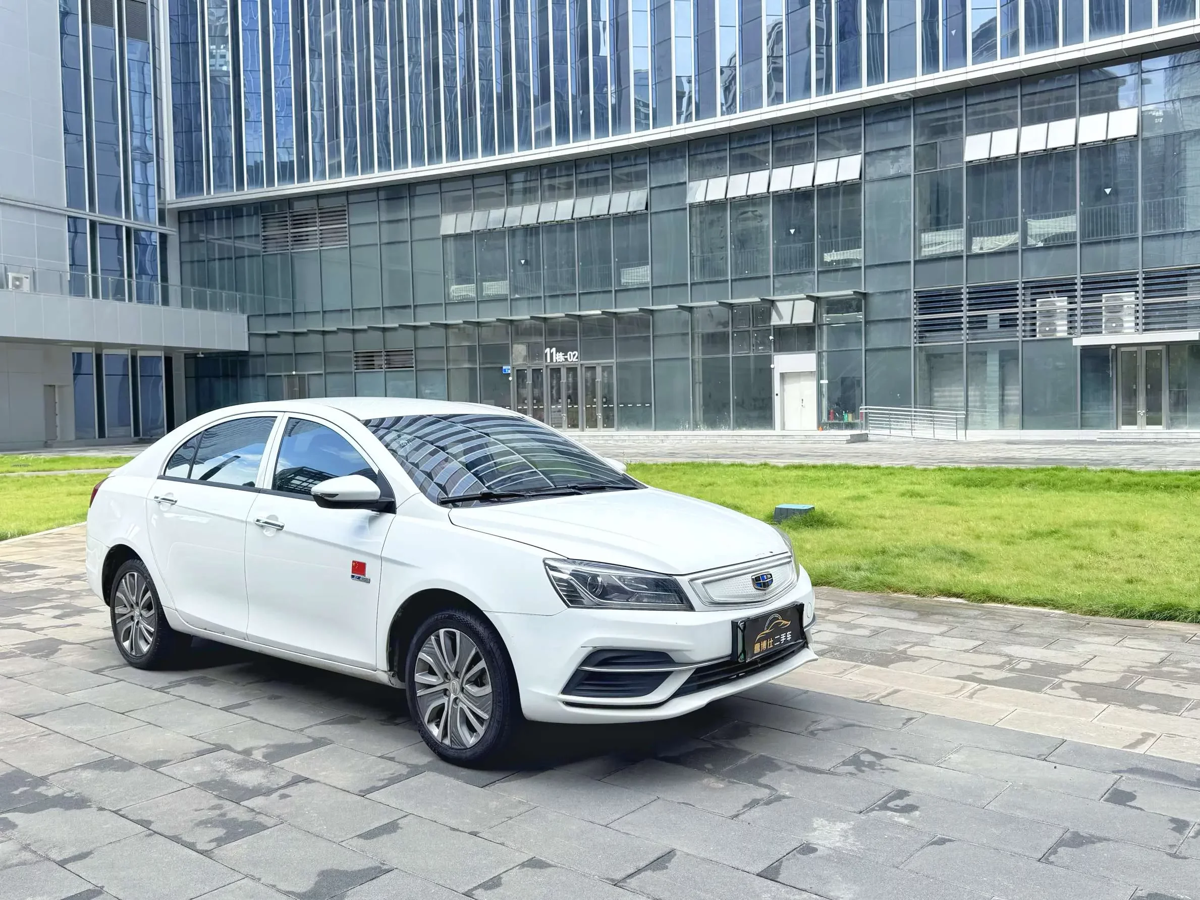 Geely Emgrand EV