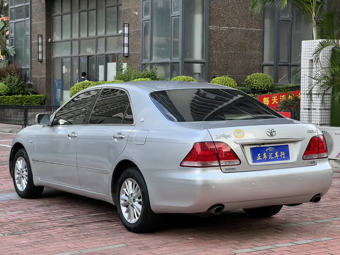 Toyota crown