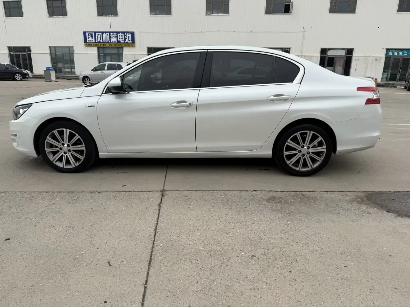 Peugeot 408