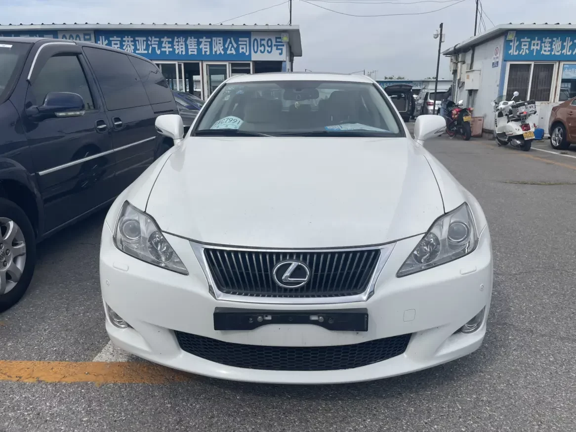 Lexus IS
