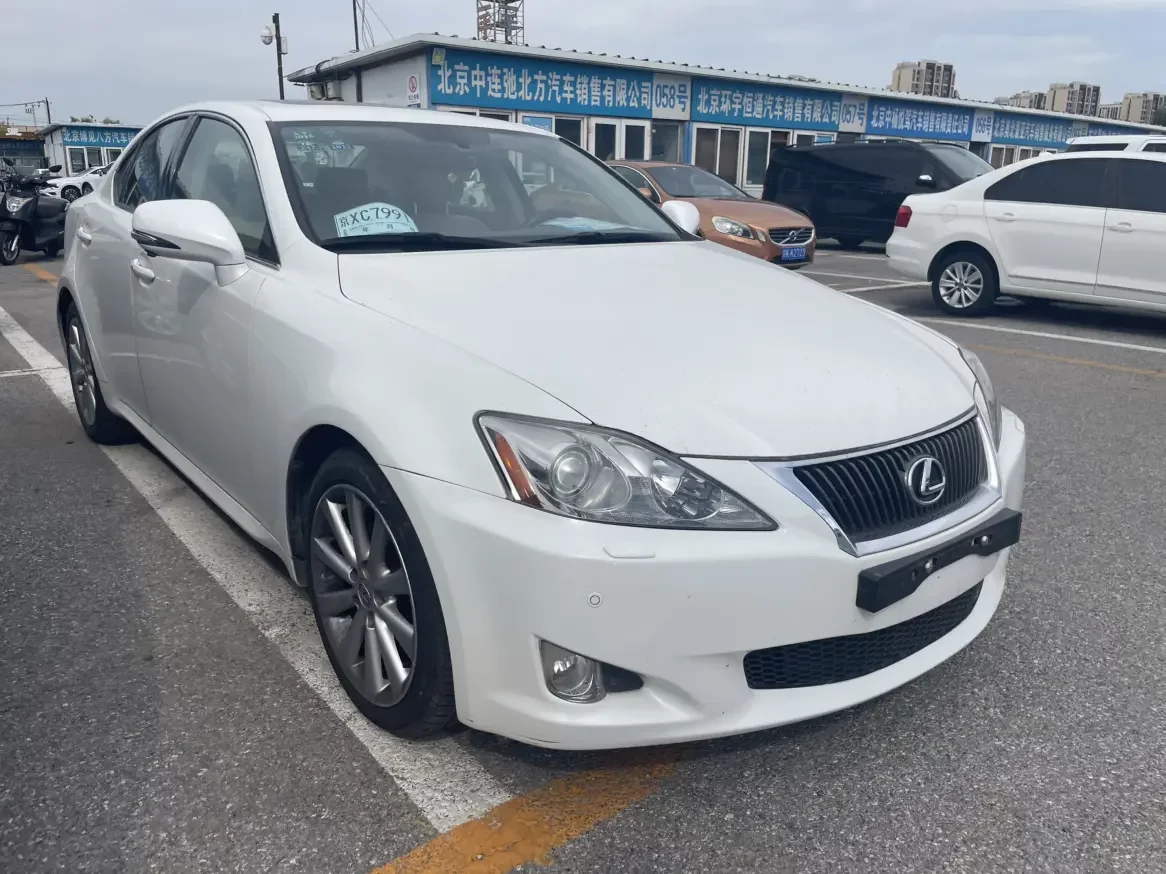 Lexus IS