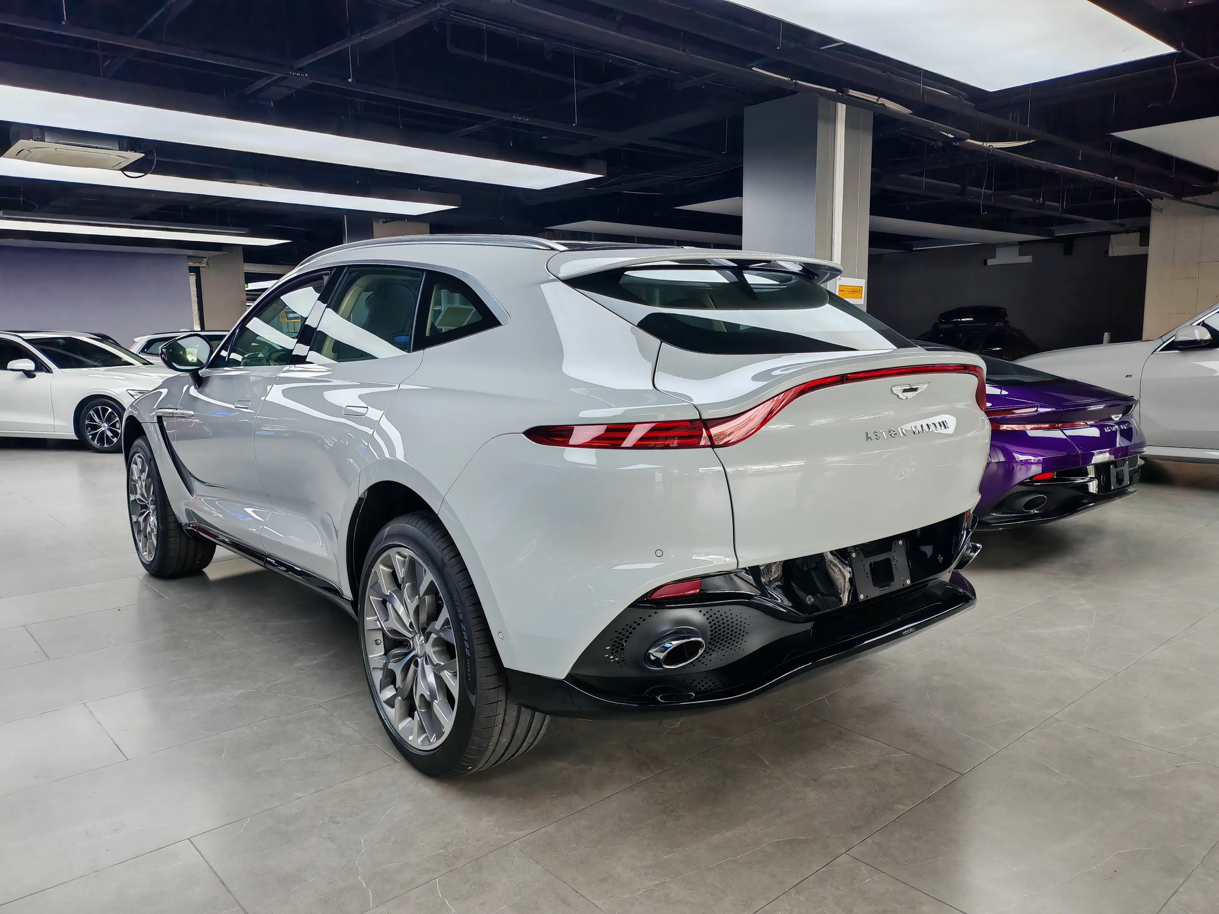 Aston Martin DBX