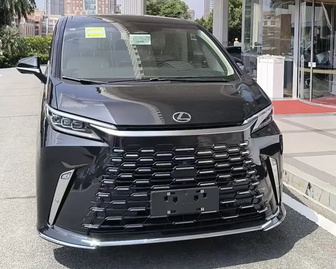 Lexus LM