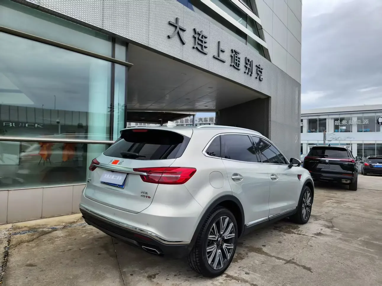 Hongqi HS5