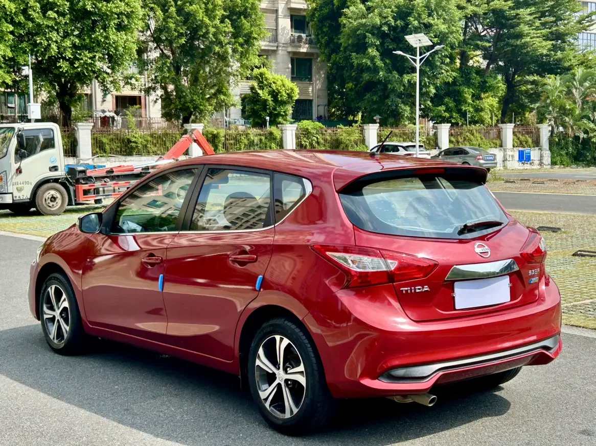 Nissan Tiida