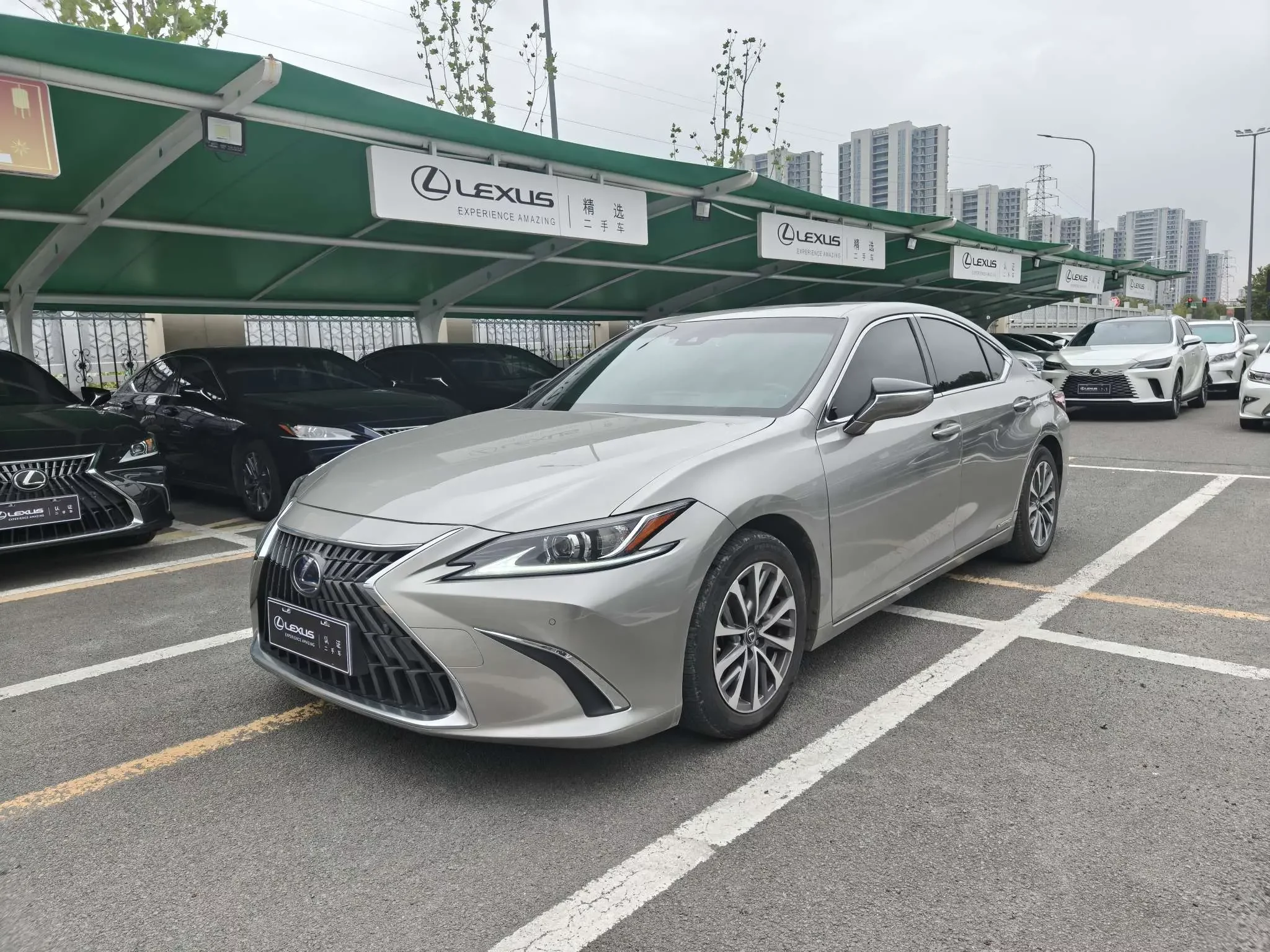 Lexus ES