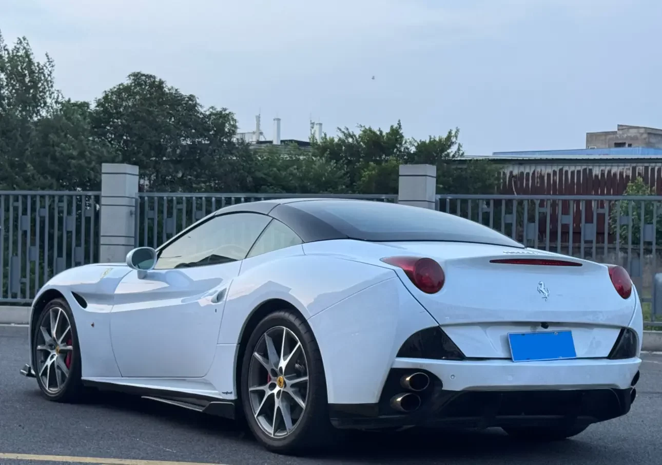 Ferrari California T