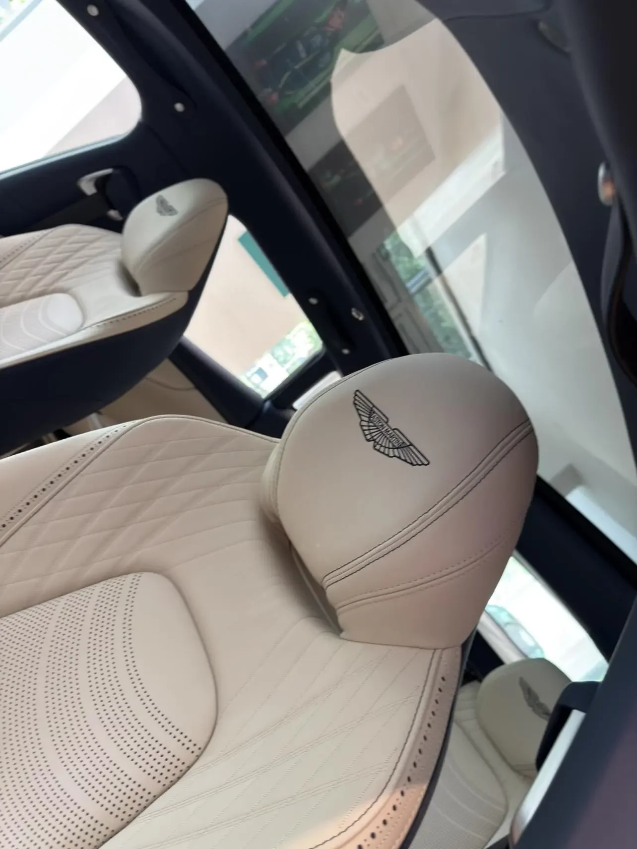 Aston Martin DBX