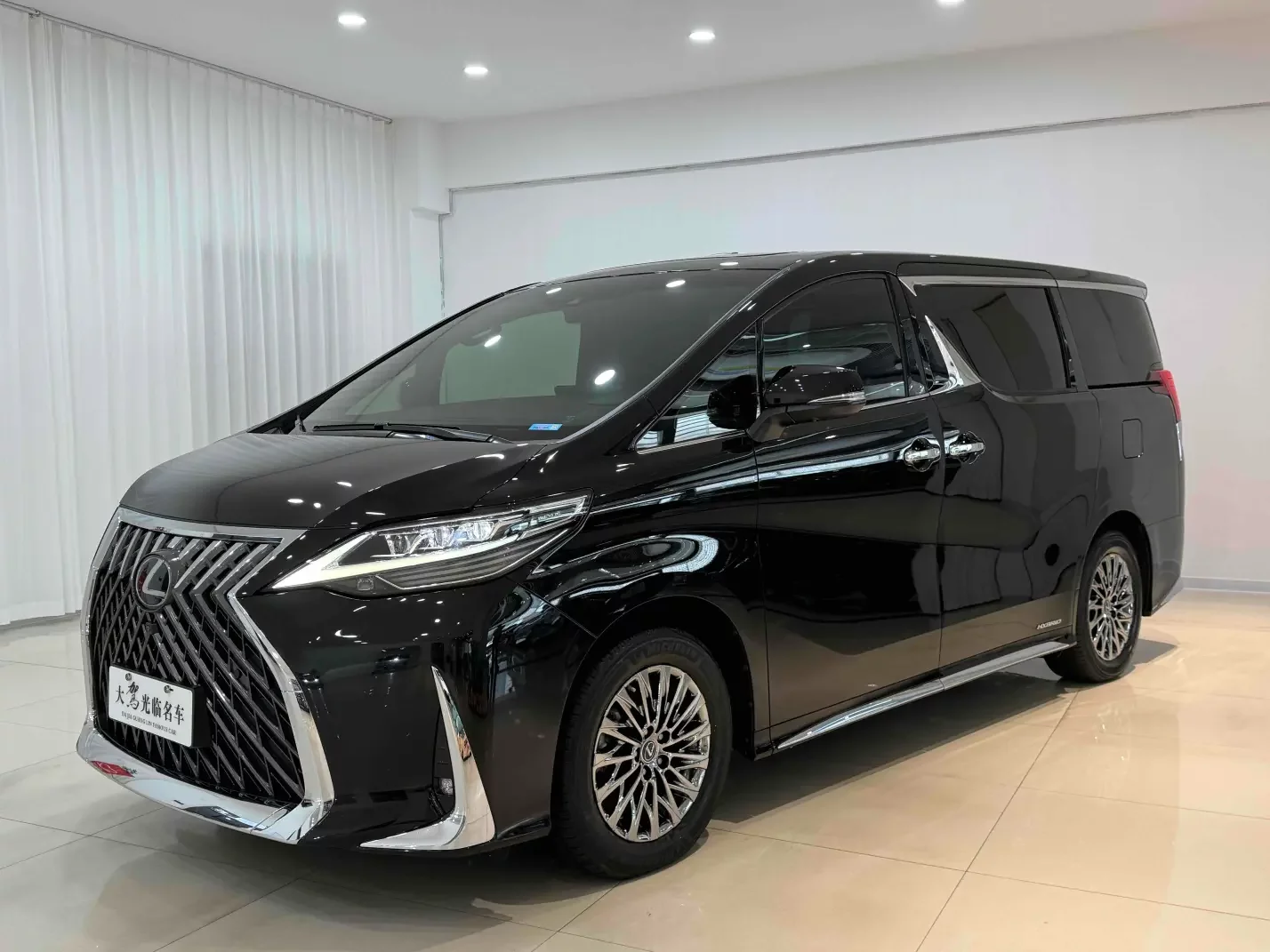 Lexus LM