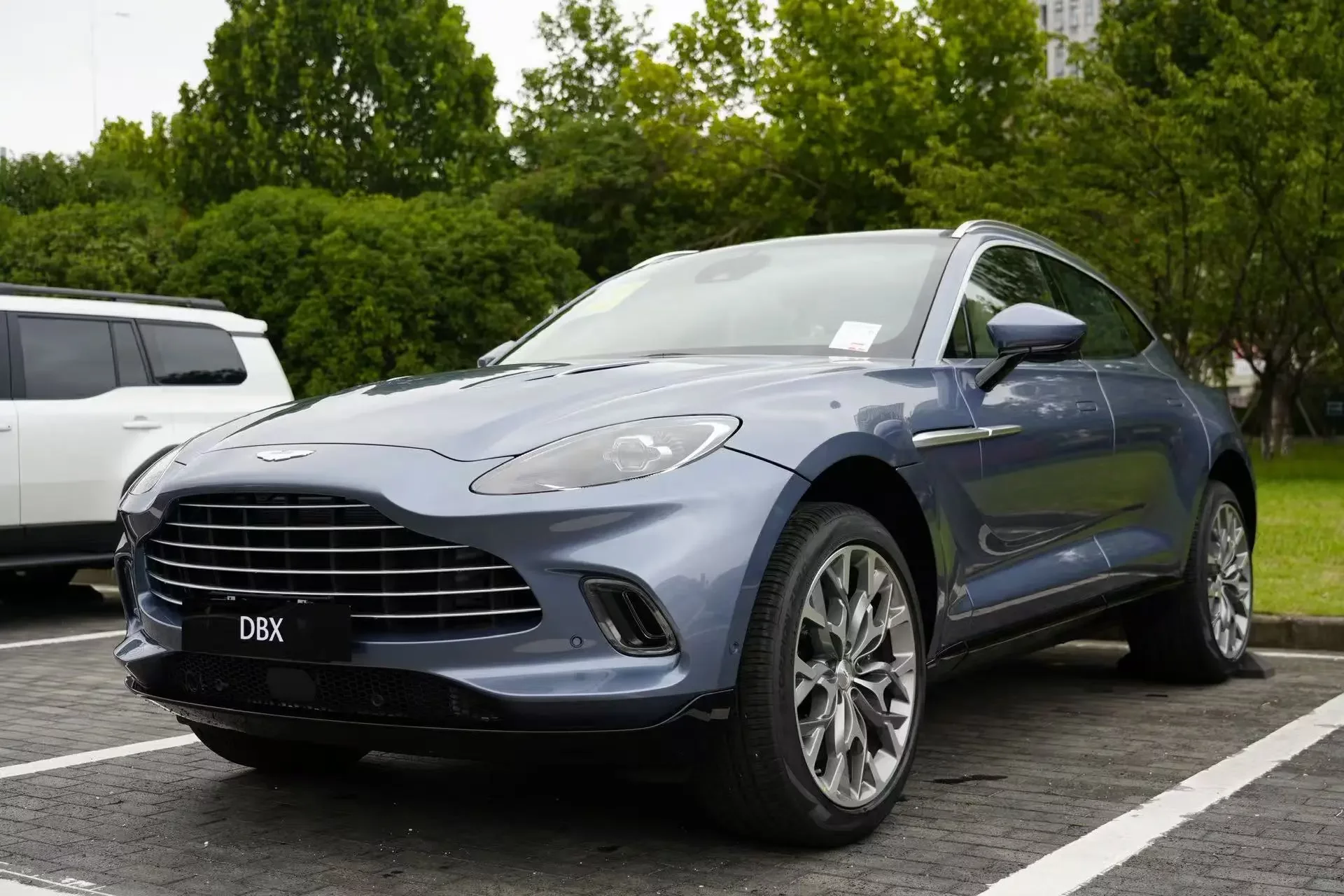 Aston Martin DBX