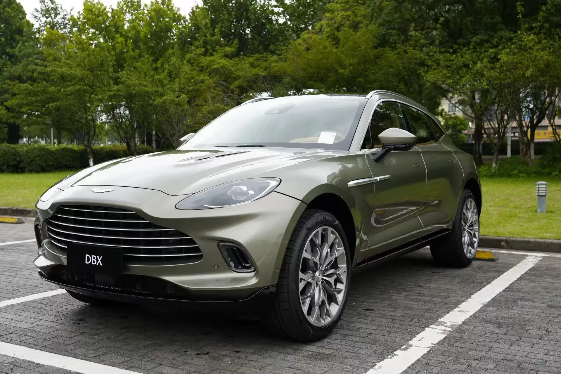 Aston Martin DBX