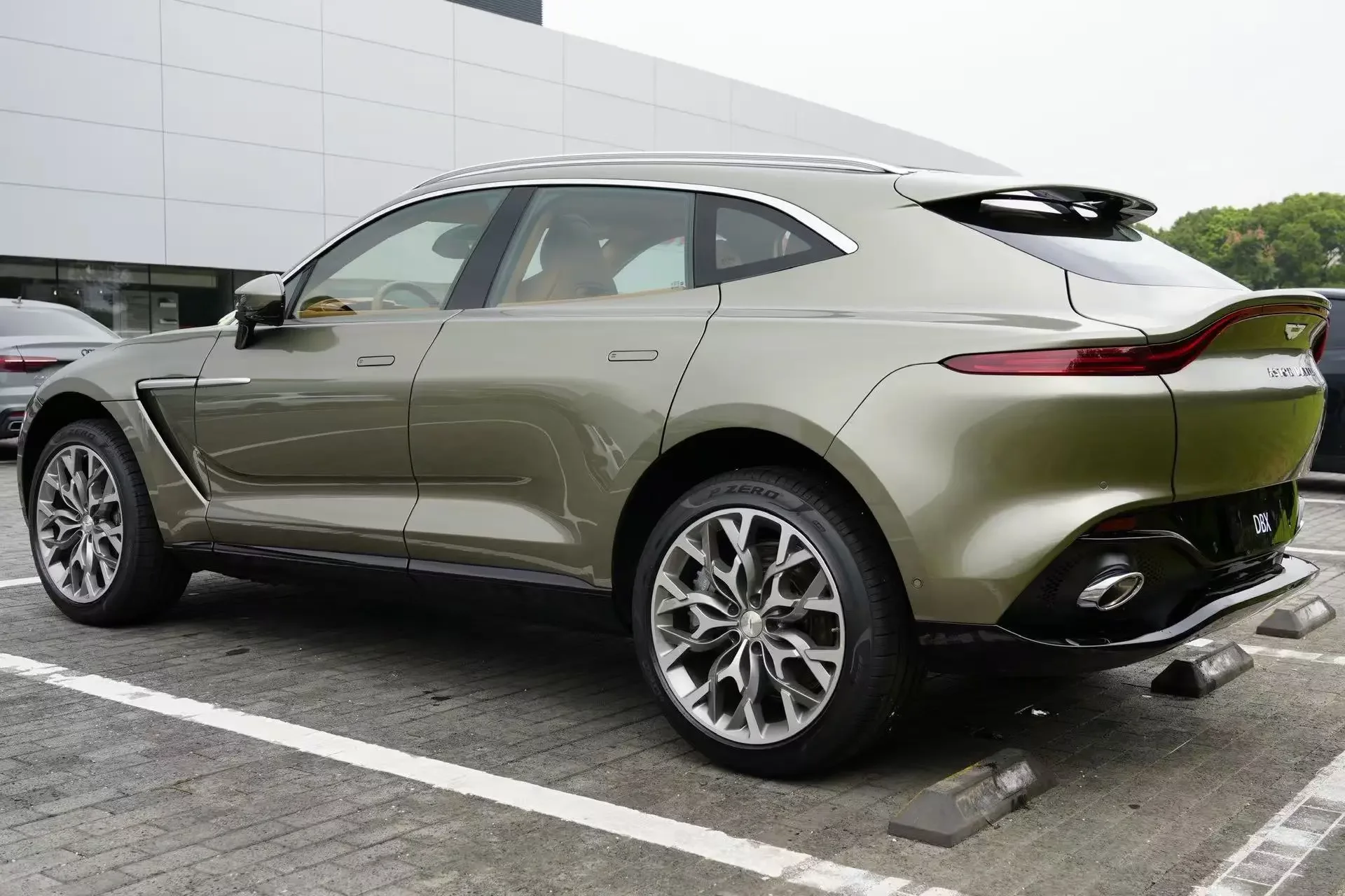 Aston Martin DBX