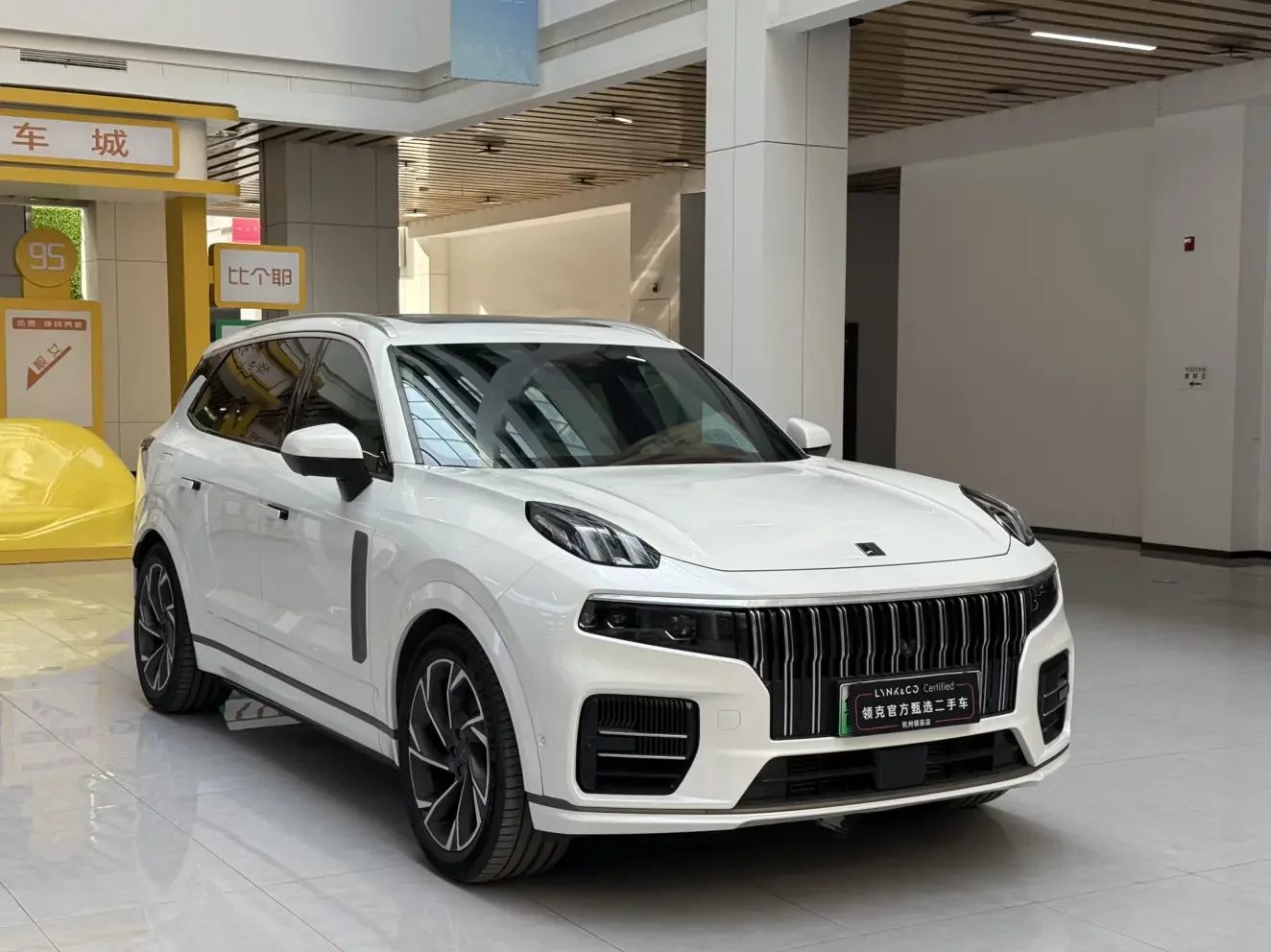 Lynk & Co 09 EM-P