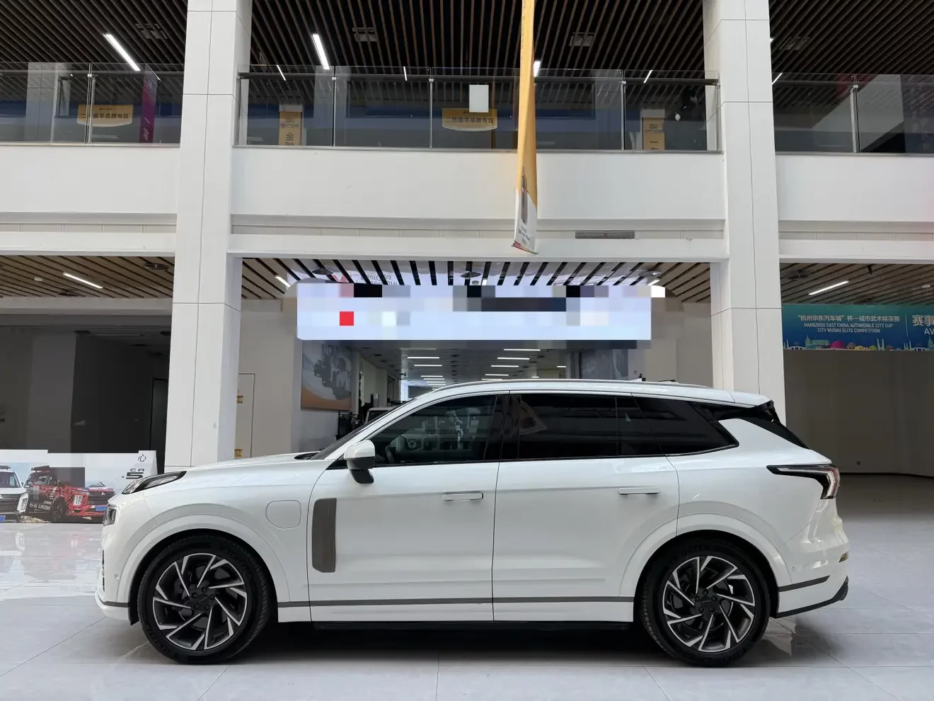Lynk & Co 09 EM-P