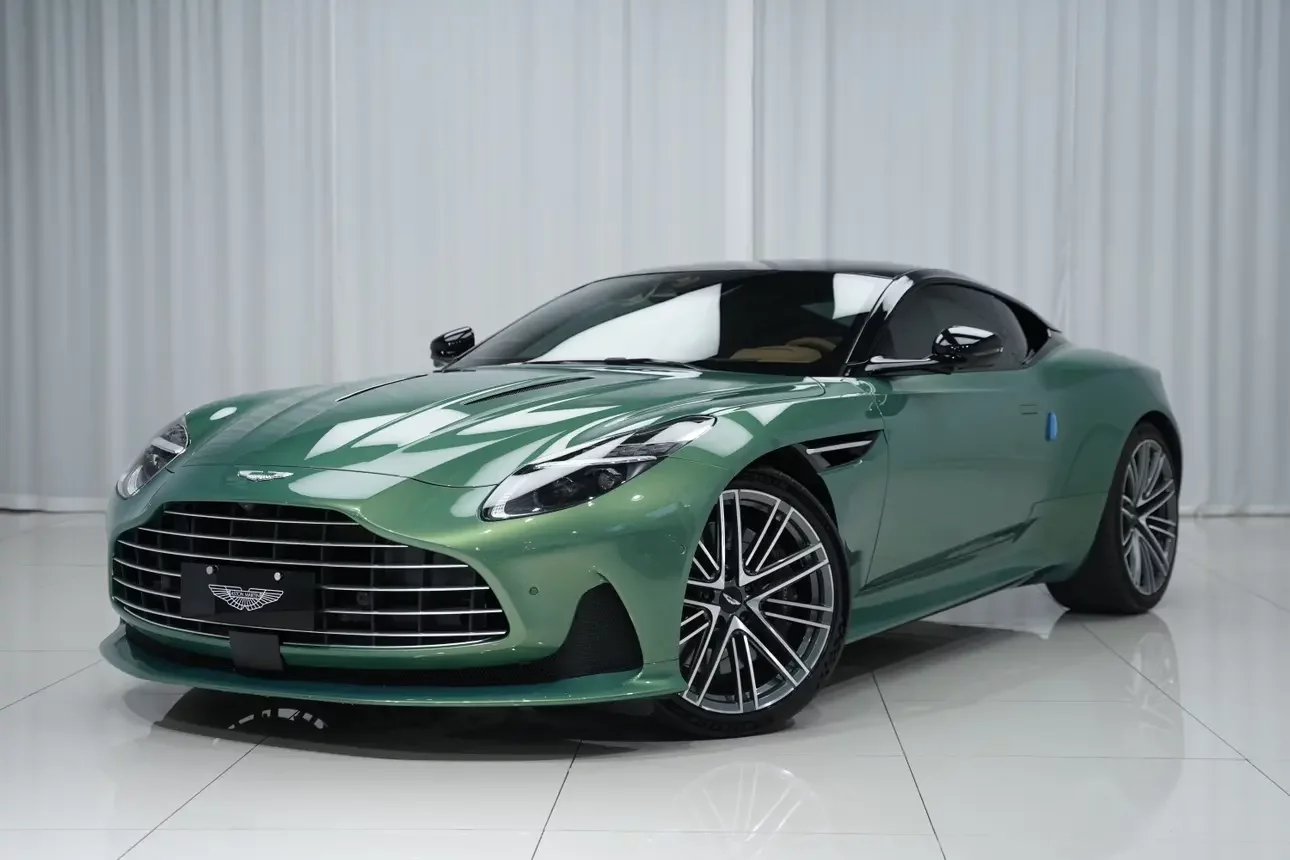 Aston Martin DB12