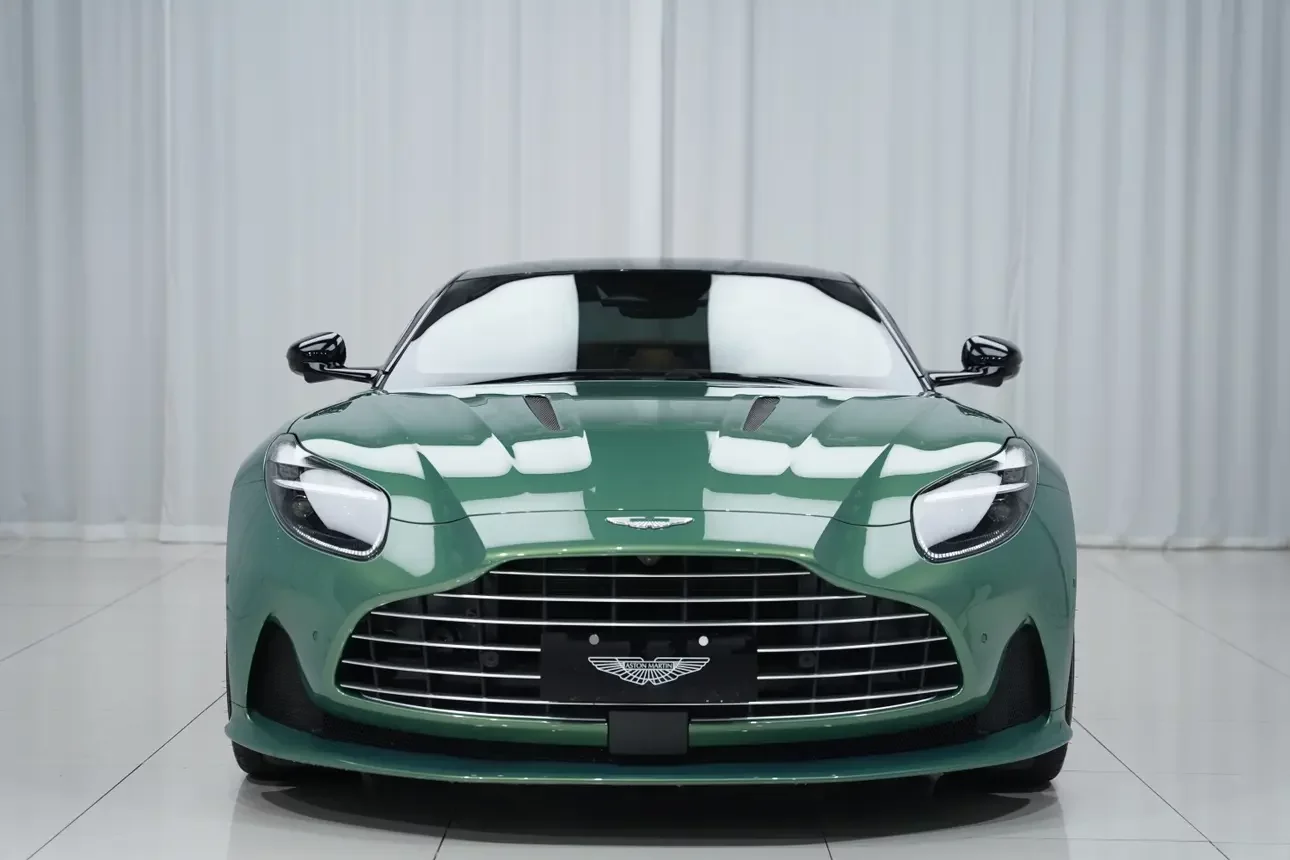Aston Martin DB12