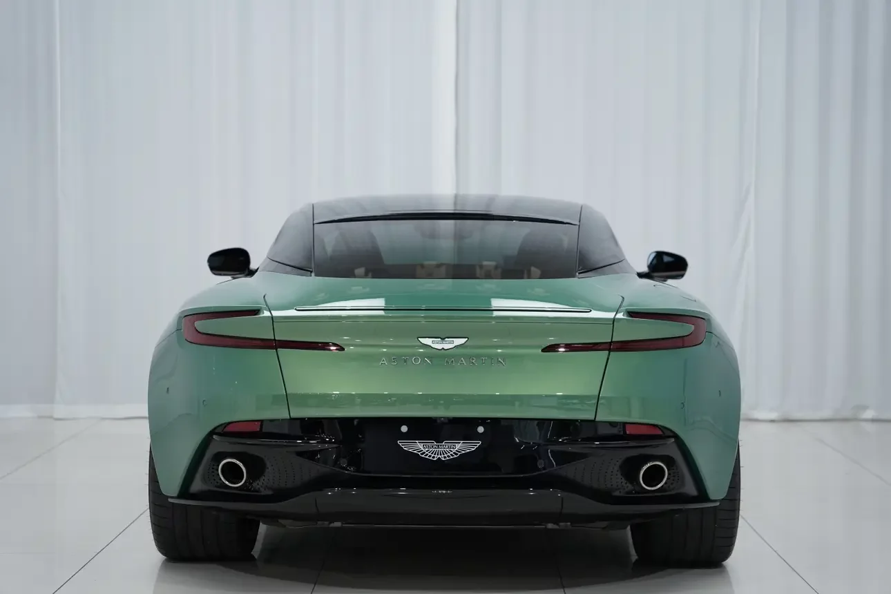 Aston Martin DB12