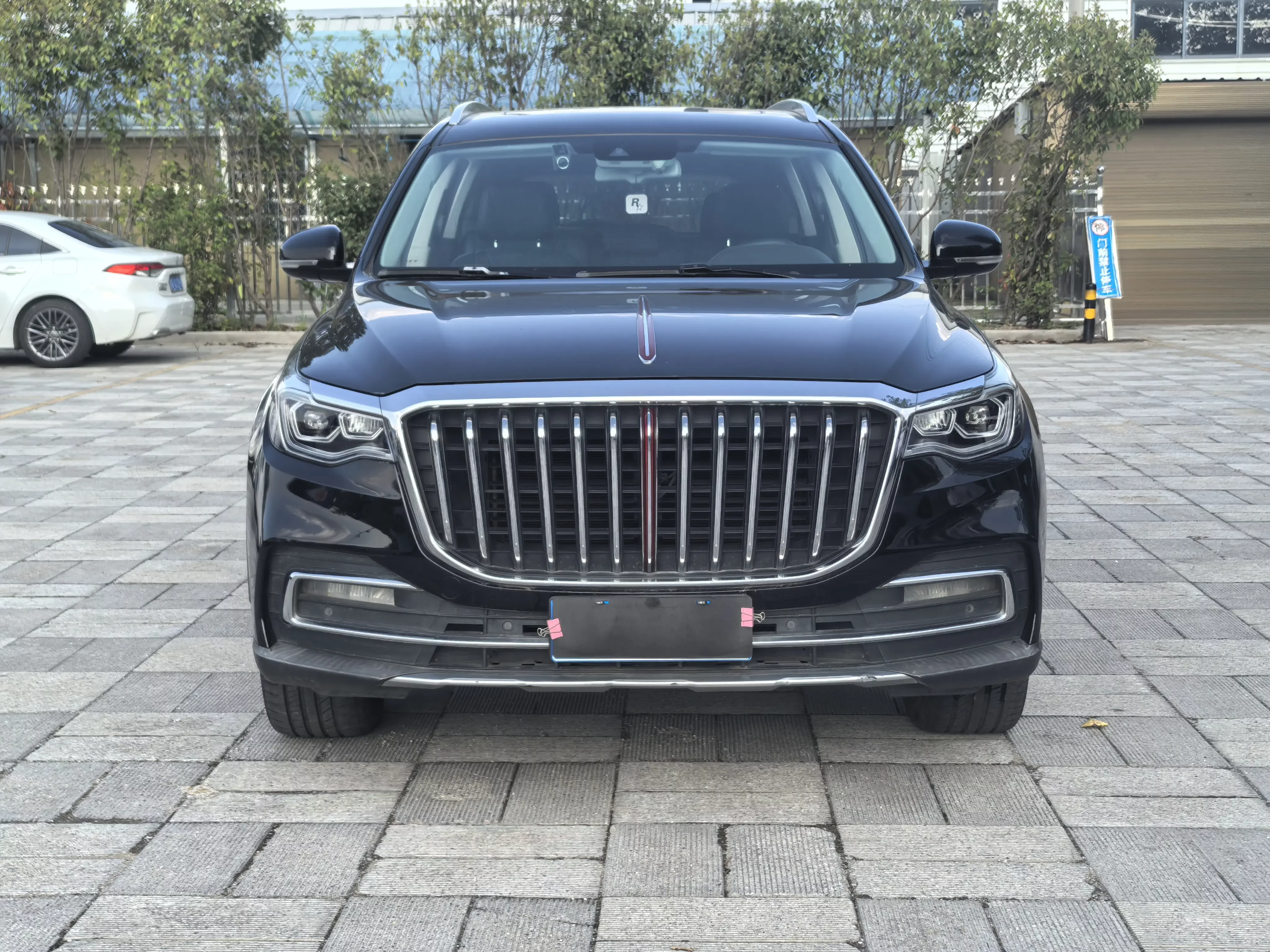 Hongqi HS7