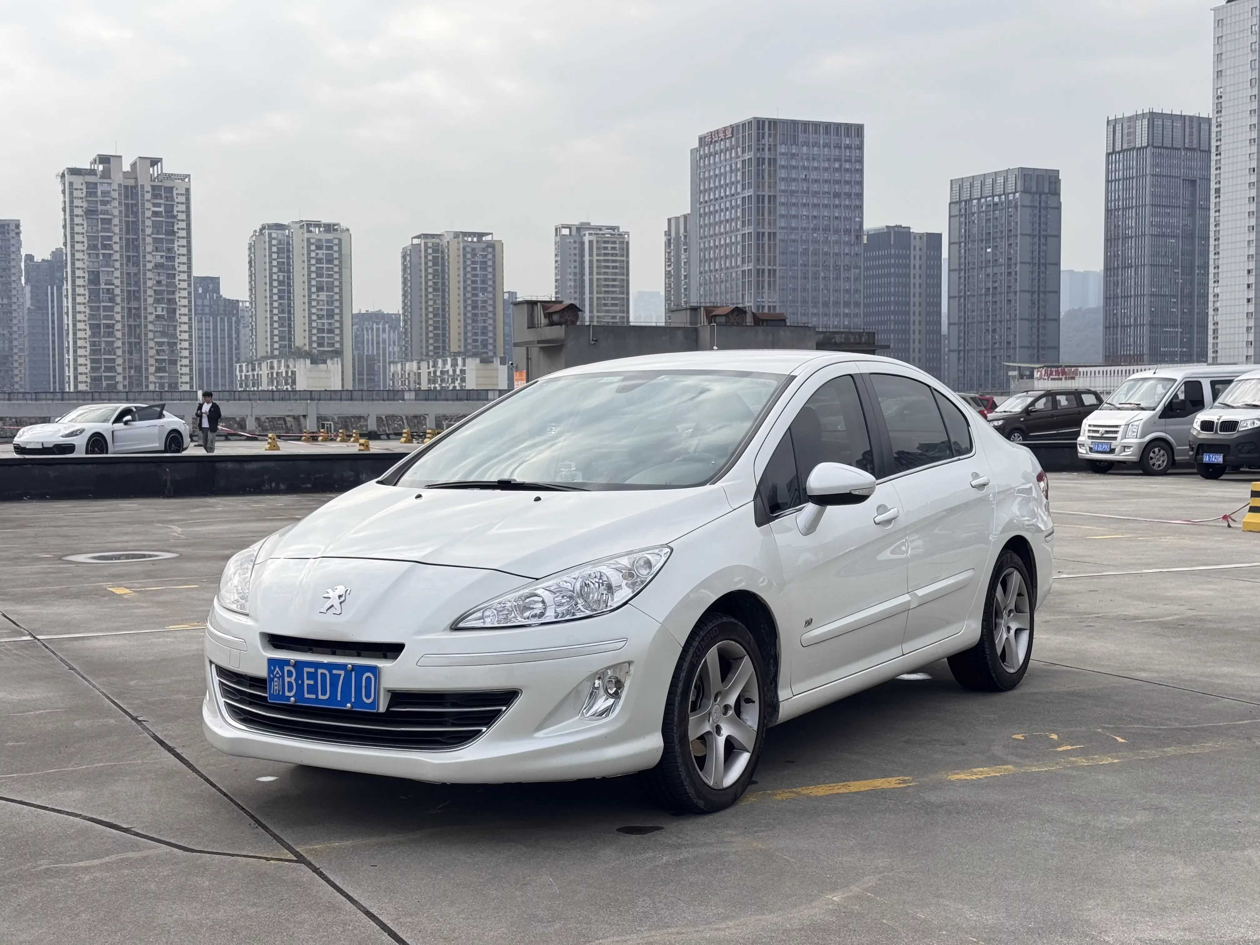 Peugeot 408