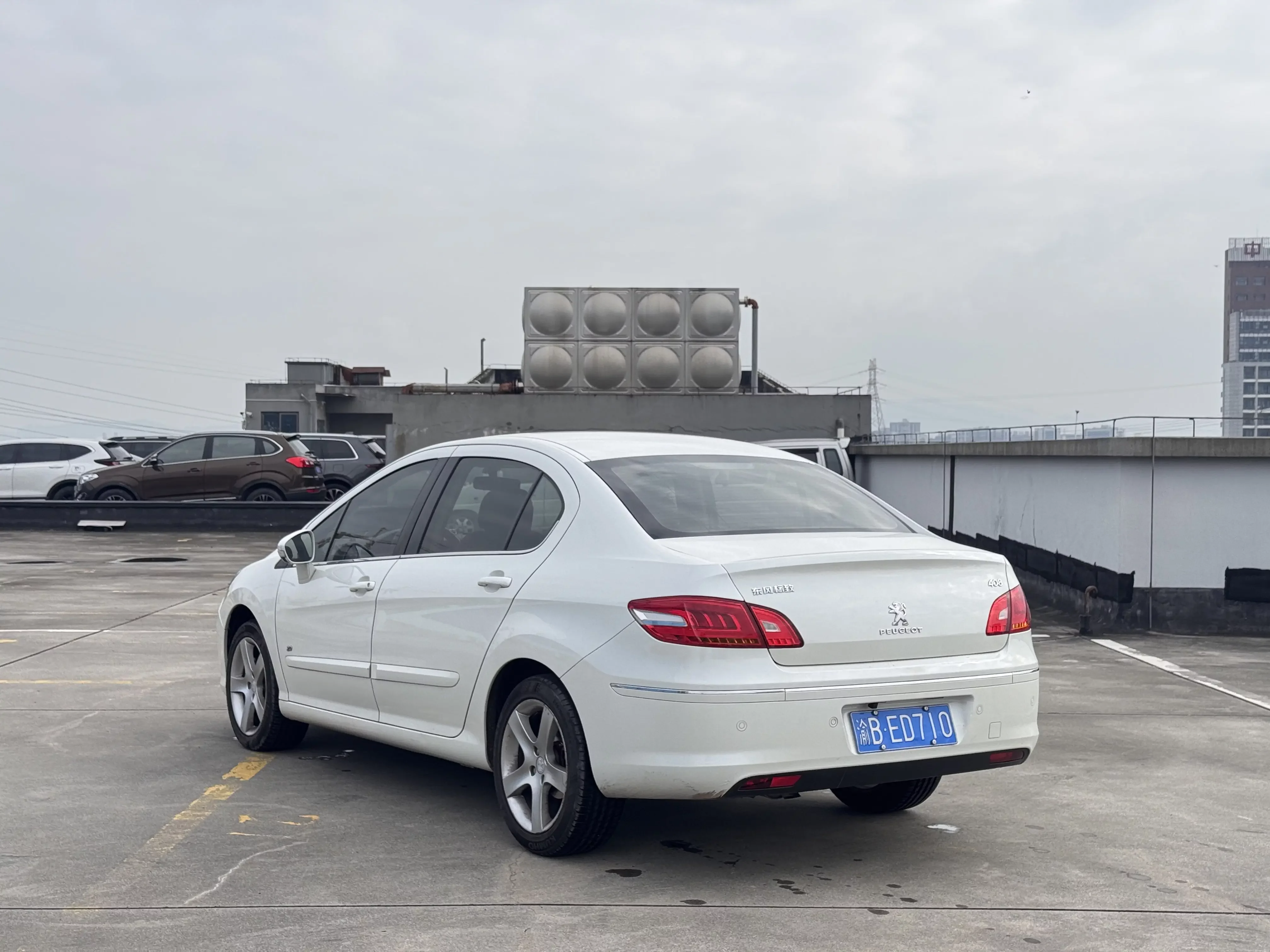 Peugeot 408