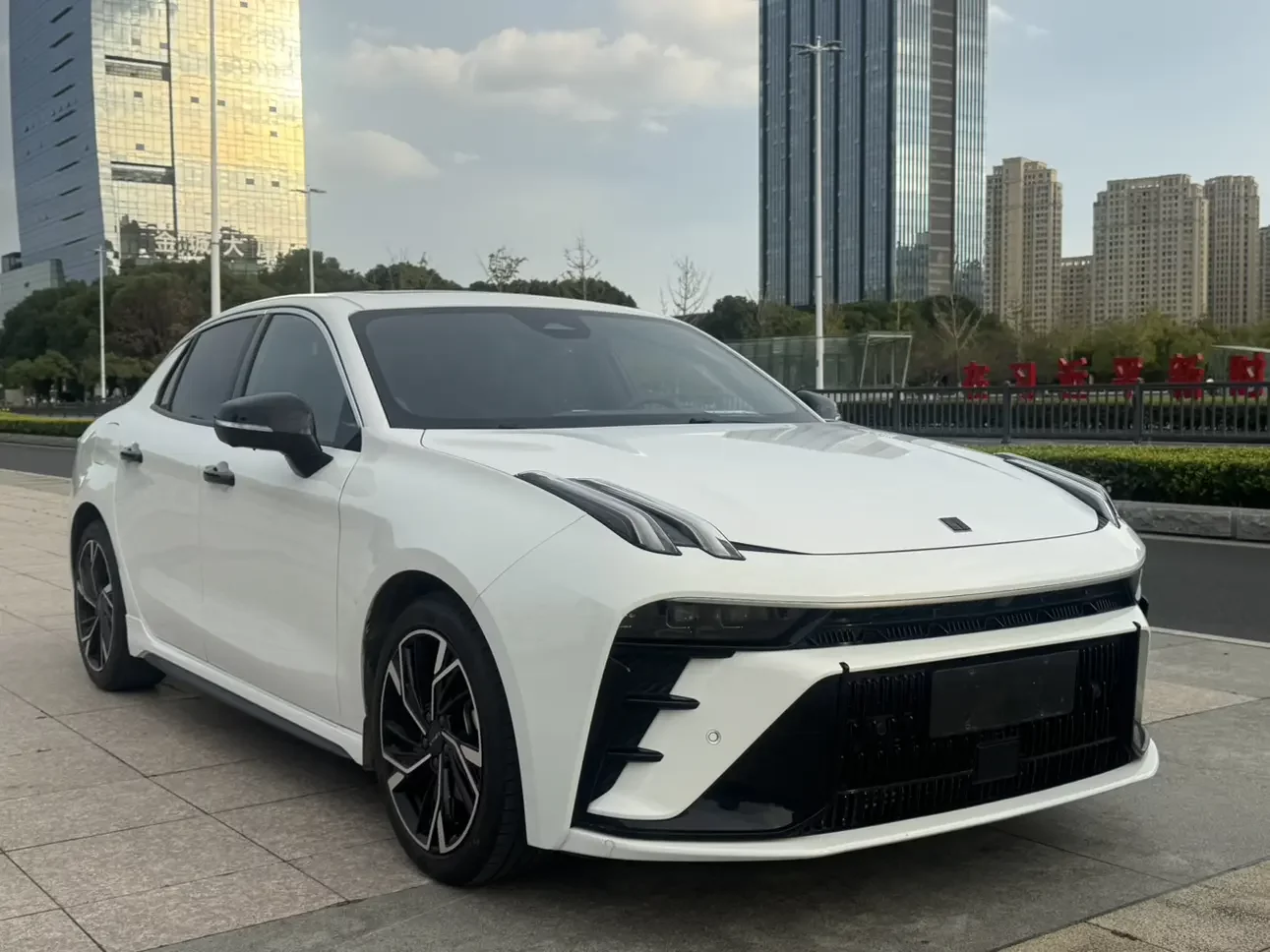 Lynk & Co 03