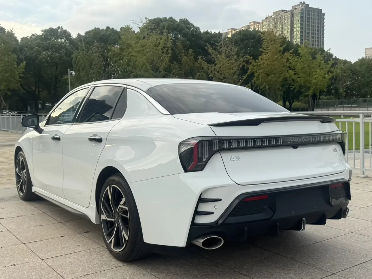 Lynk & Co 03
