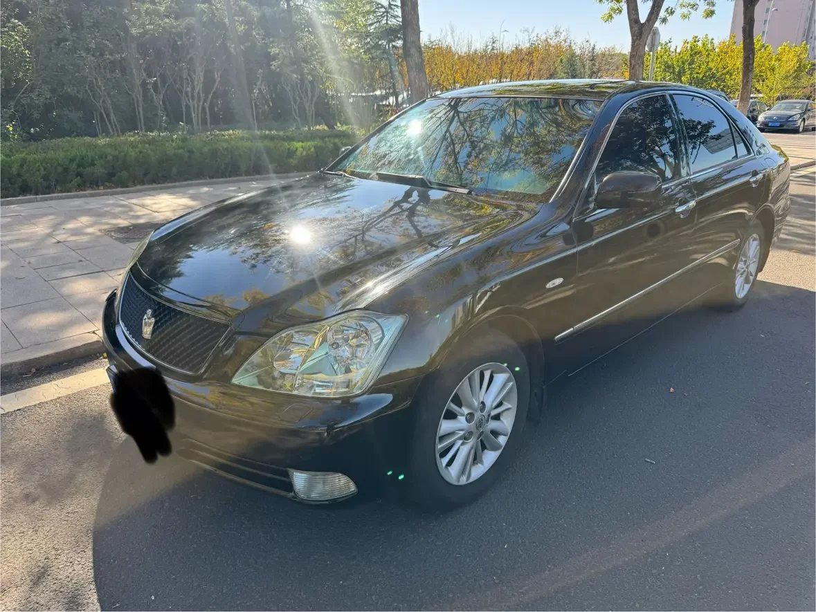 Toyota crown