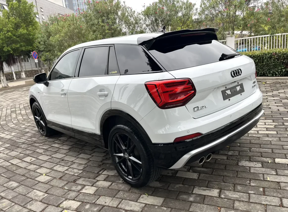 Audi Q2L