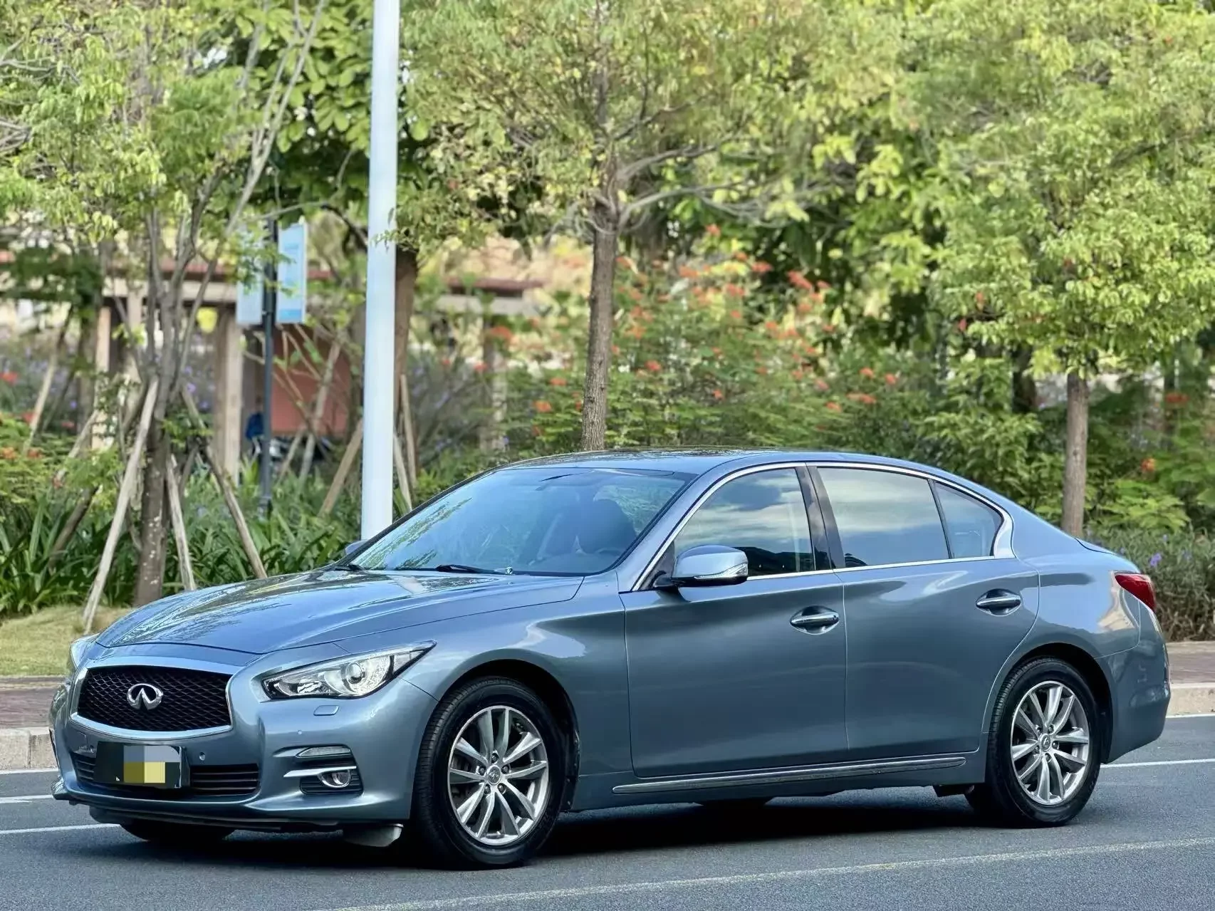 Infiniti Q50L