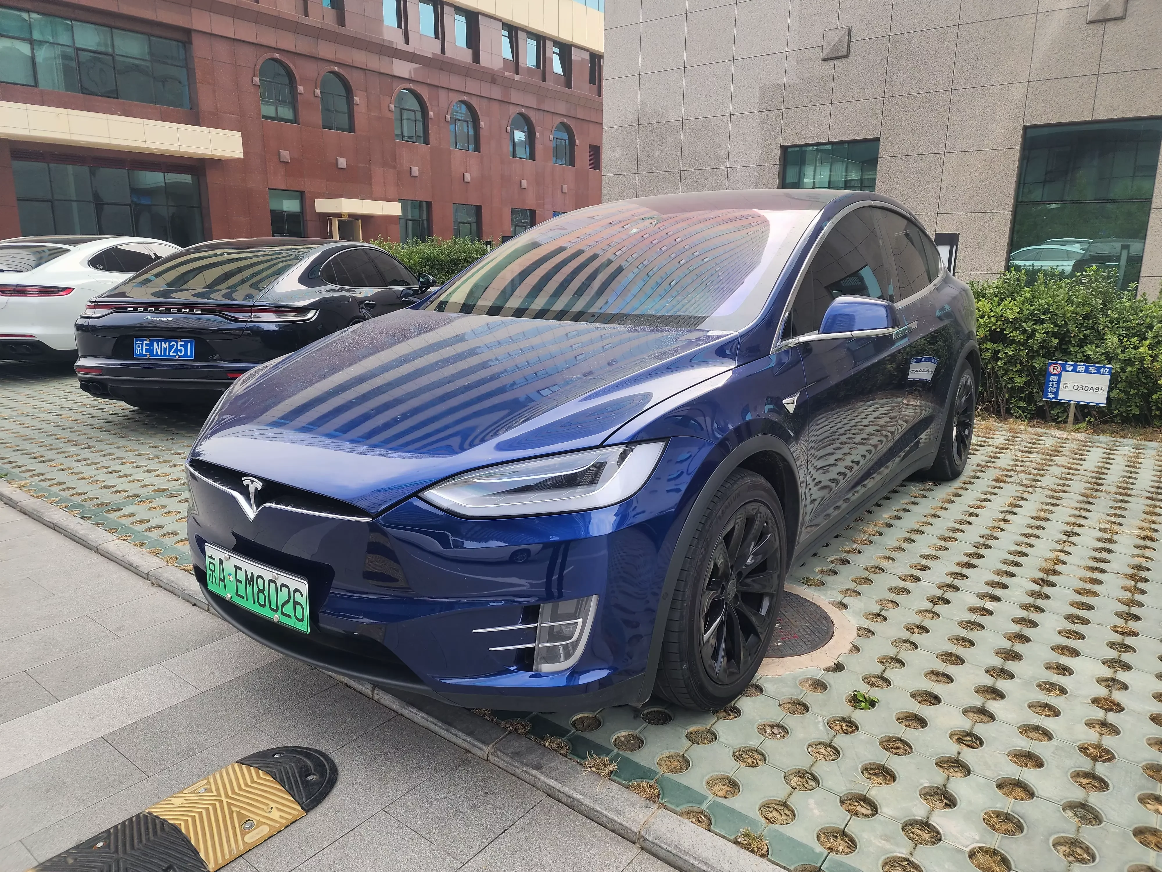 Tesla Model X
