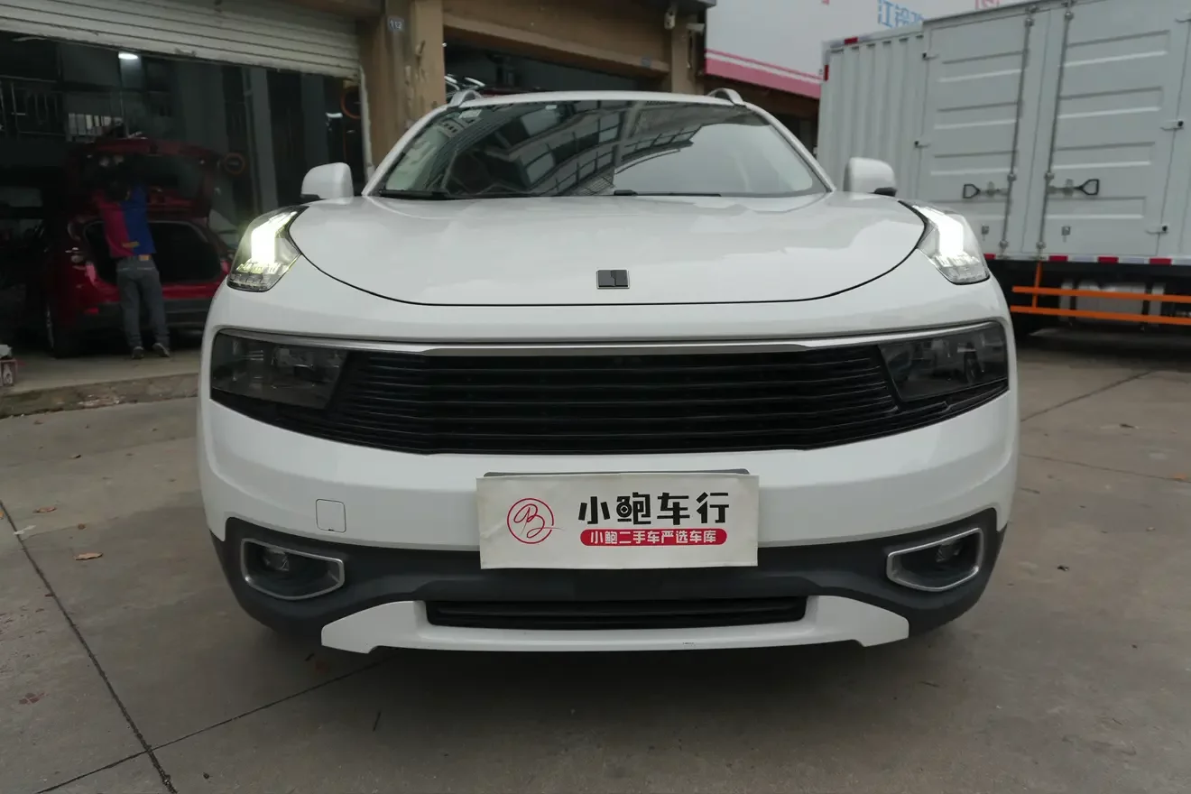 Lynk & Co 01
