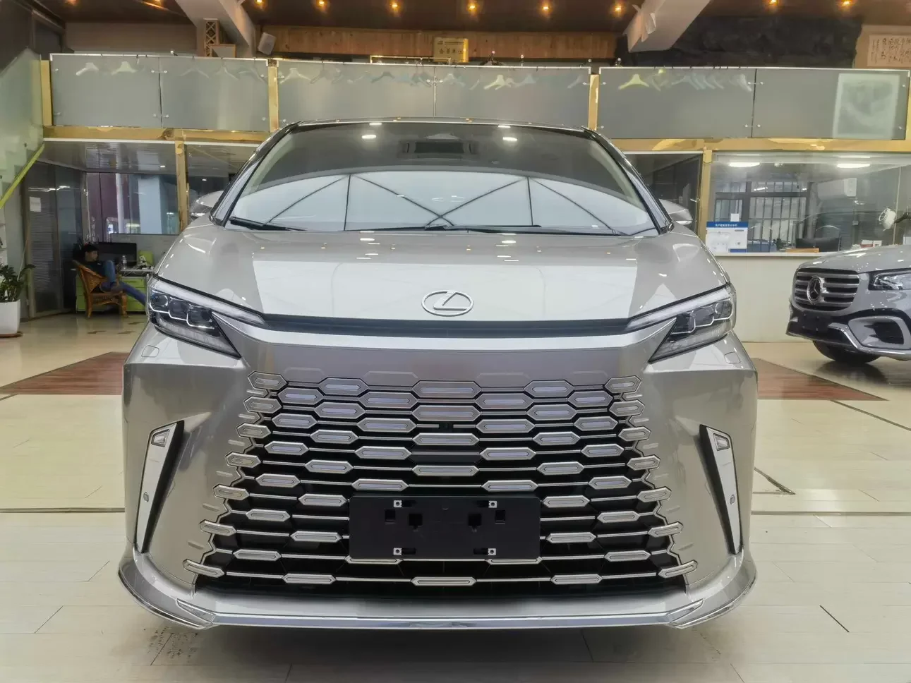 Lexus LM
