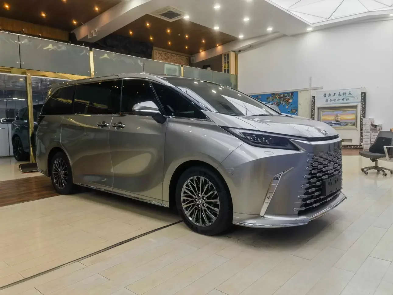 Lexus LM