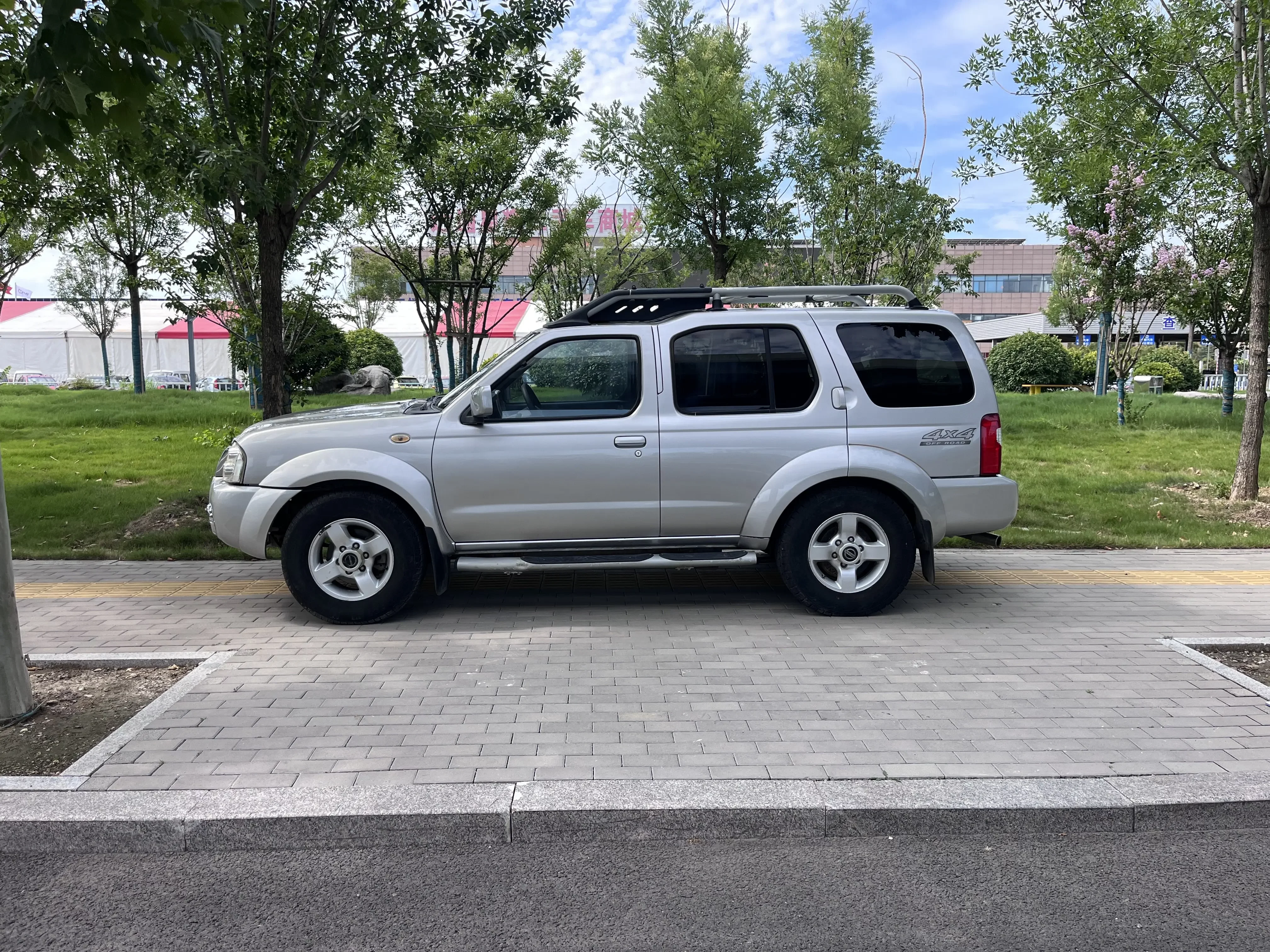 Nissan Paladin