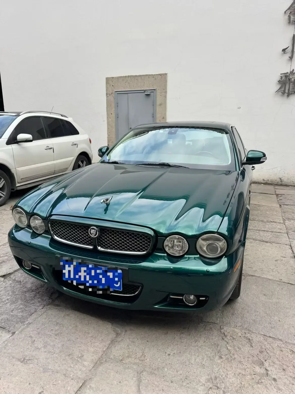 Jaguar XJ