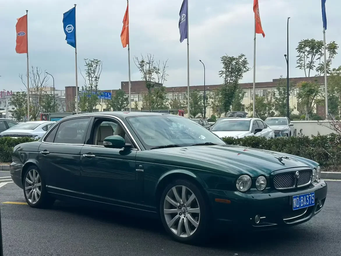 Jaguar XJ